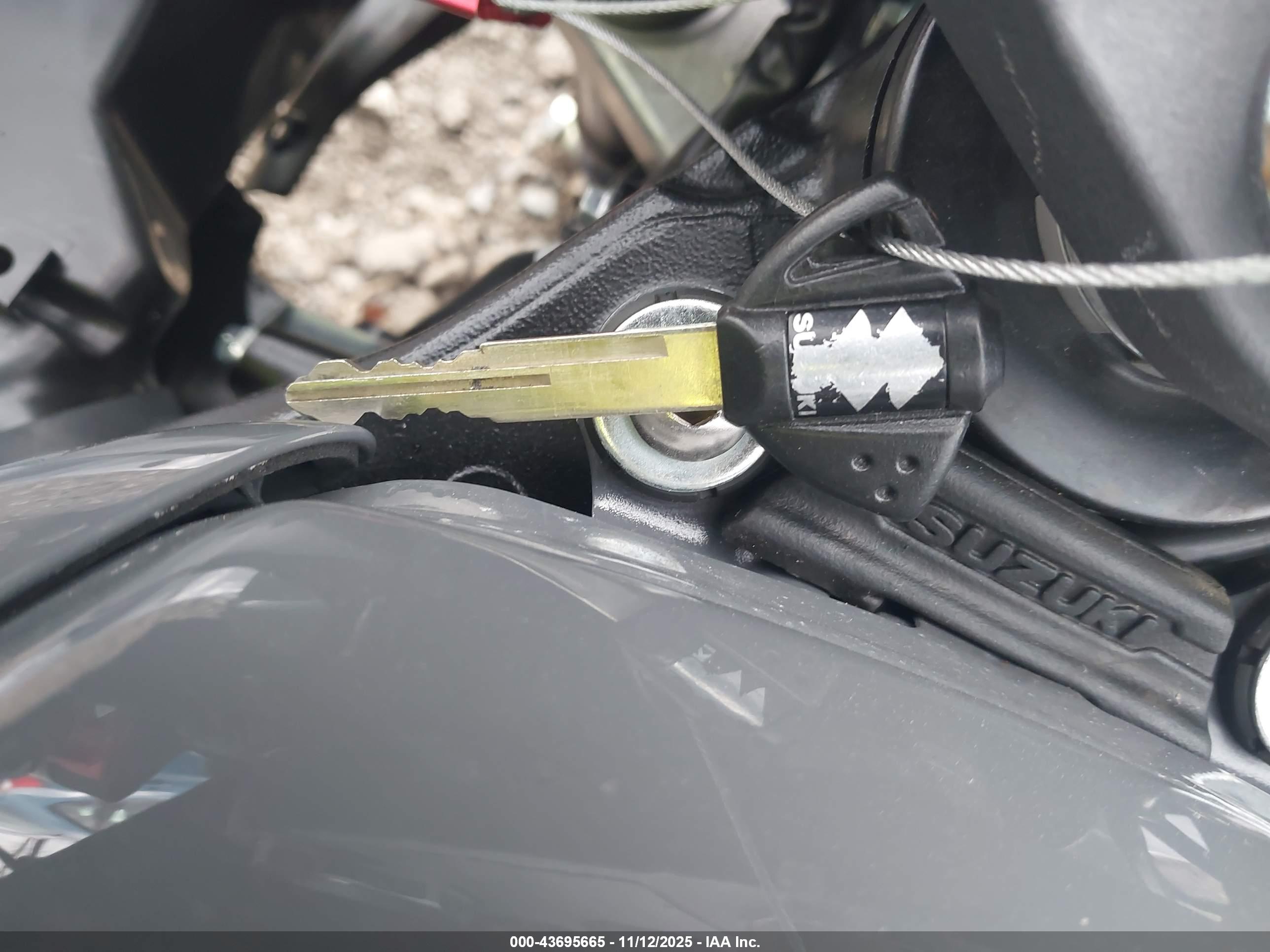 SUZUKI GSX-R600 image 11