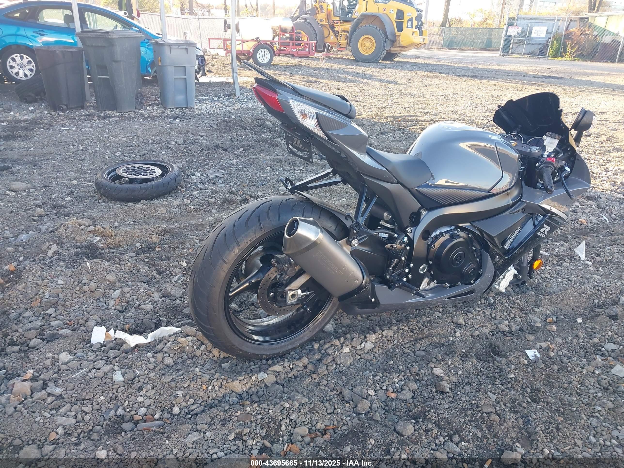 SUZUKI GSX-R600 image 4