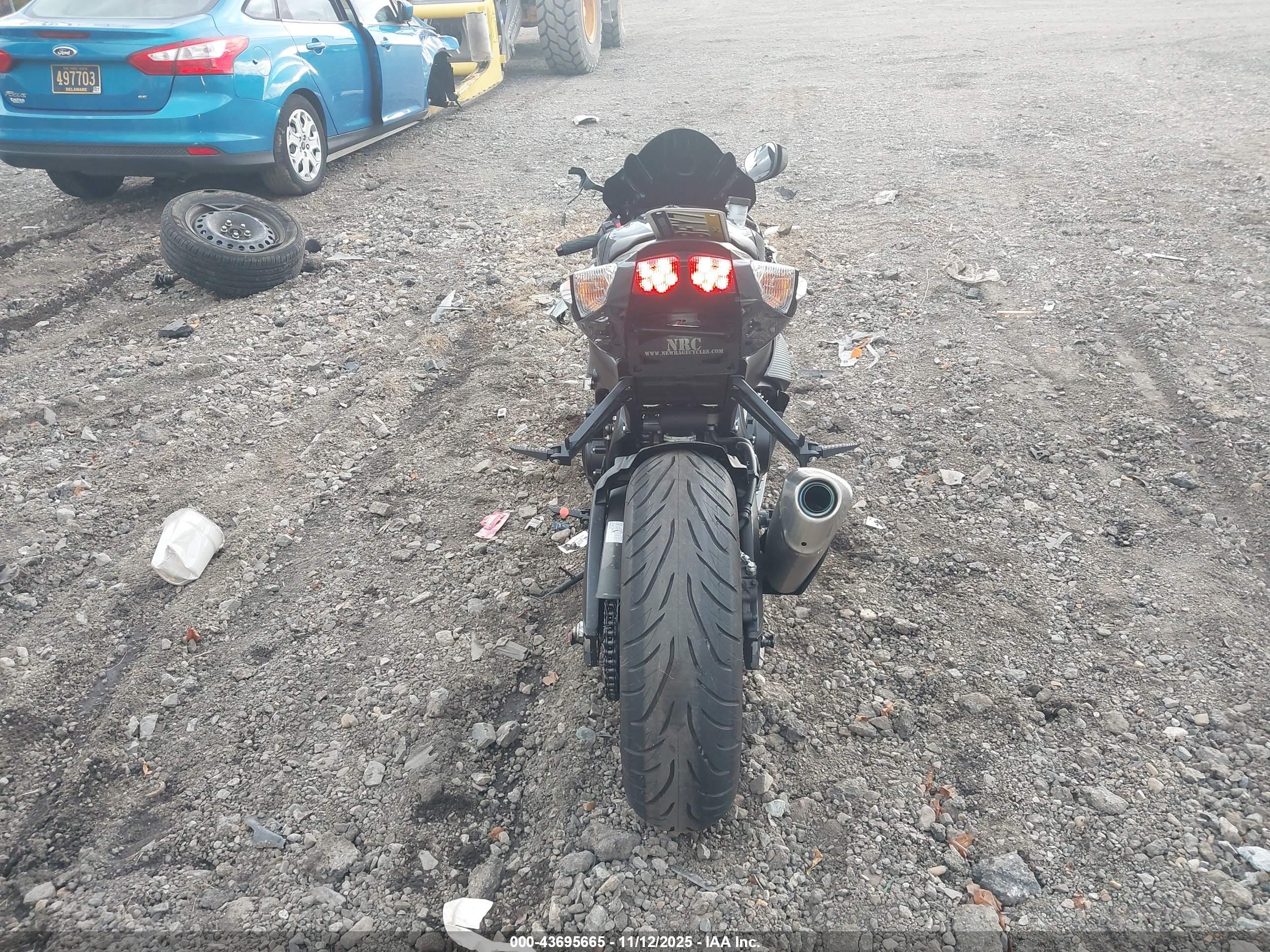 SUZUKI GSX-R600 image 6