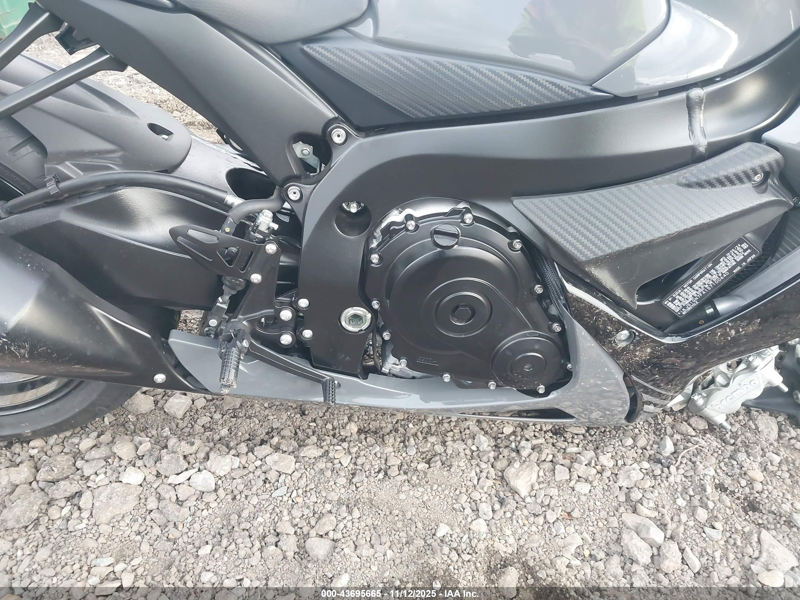 SUZUKI GSX-R600 image 8