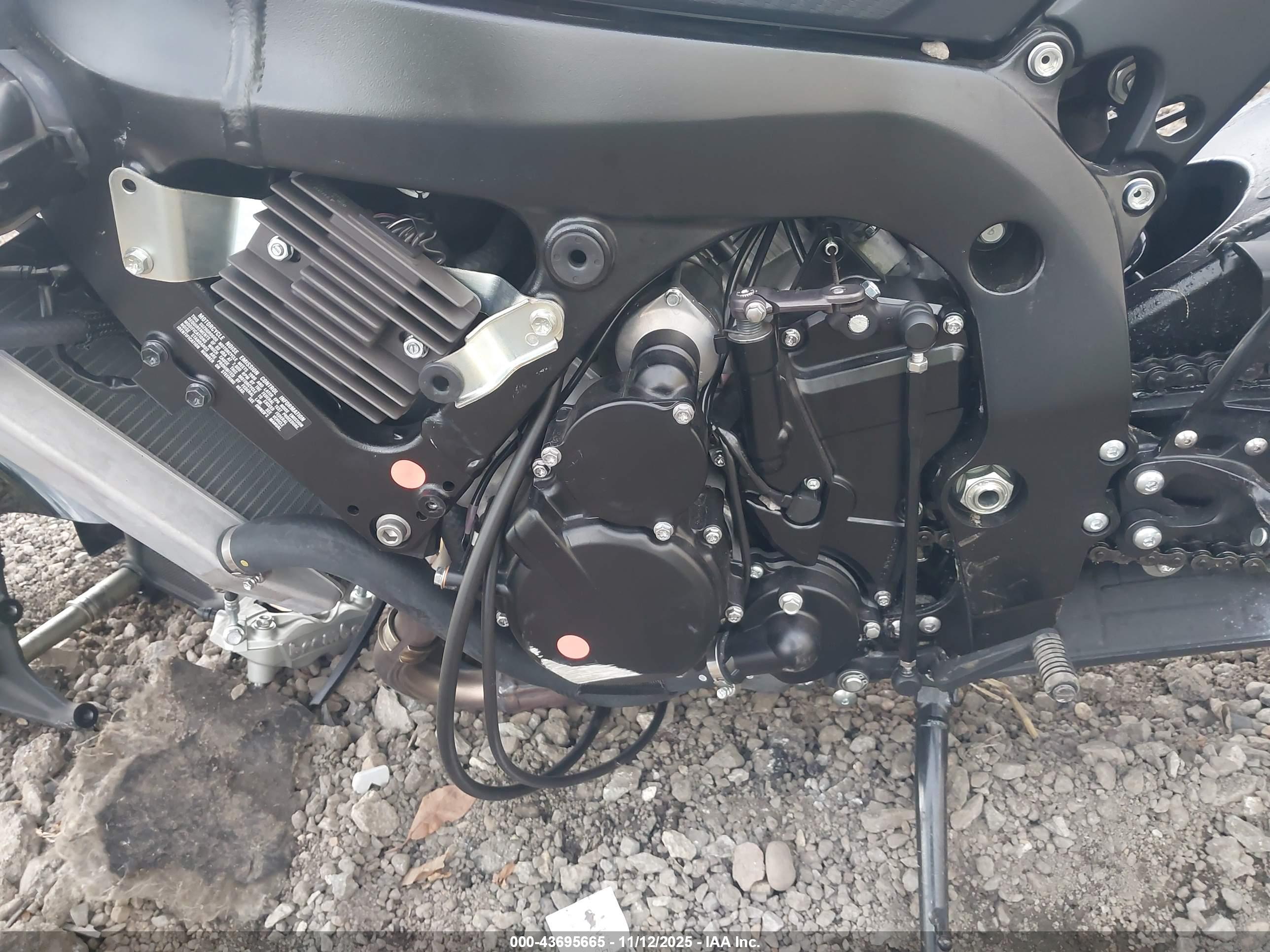 SUZUKI GSX-R600 image 9