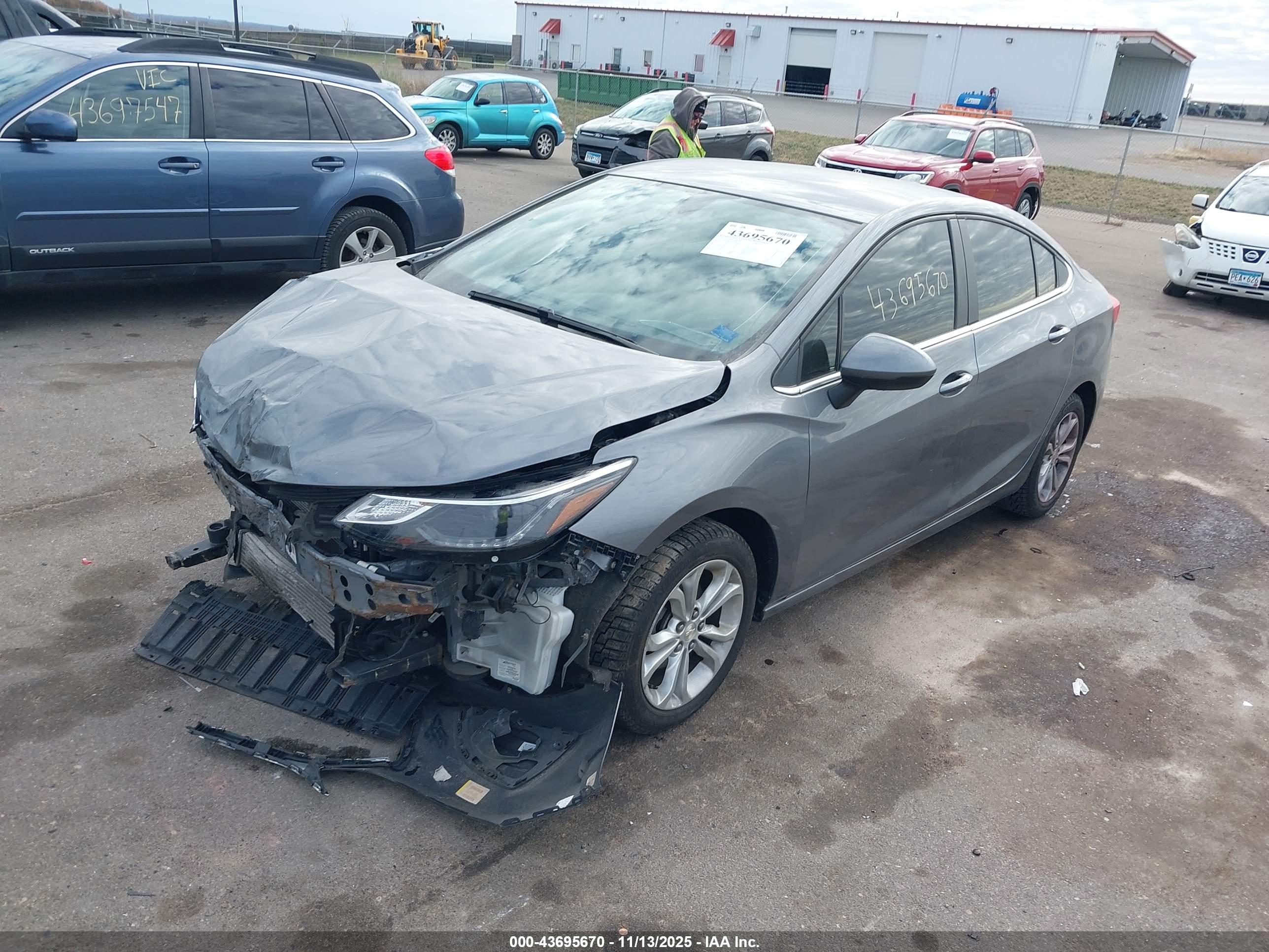 CHEVROLET CRUZE image 2