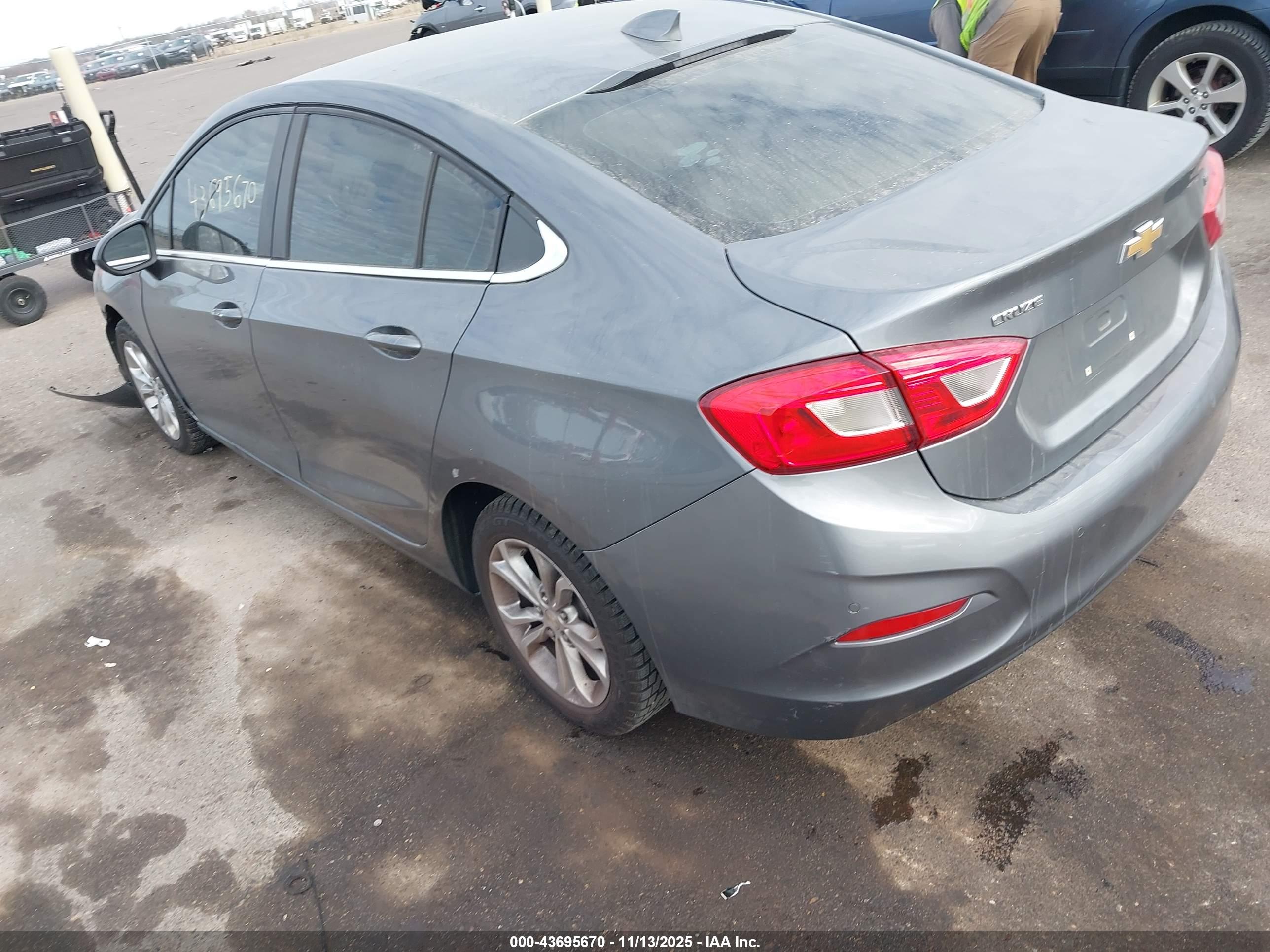 CHEVROLET CRUZE image 3