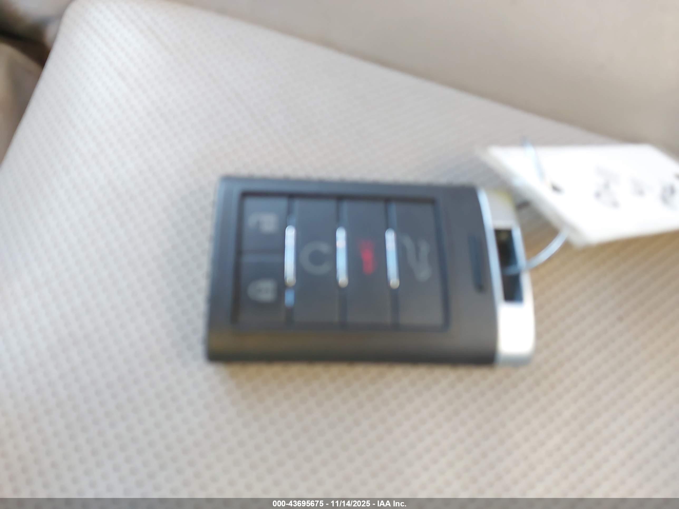 CADILLAC SRX image 11