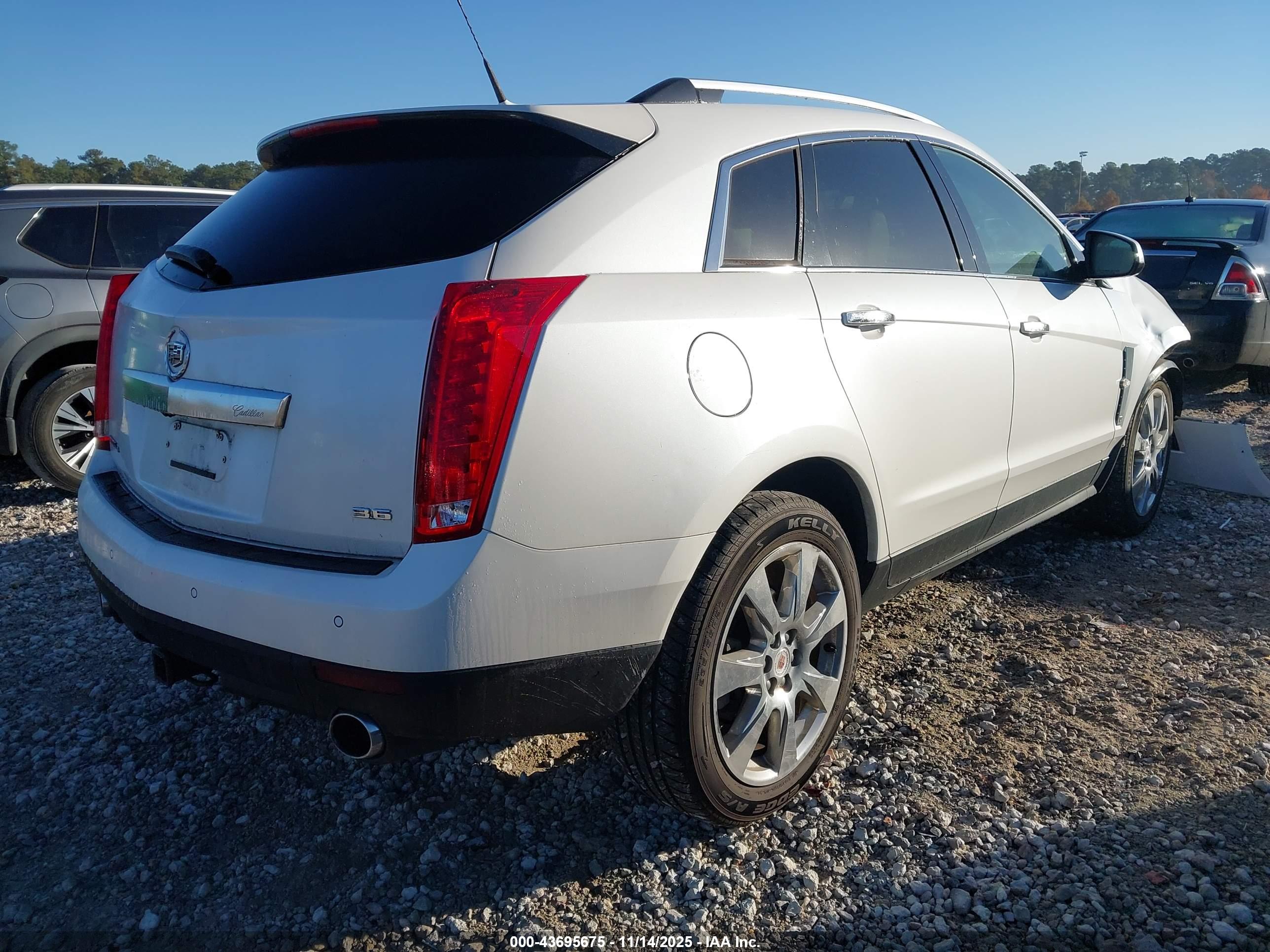 CADILLAC SRX image 4