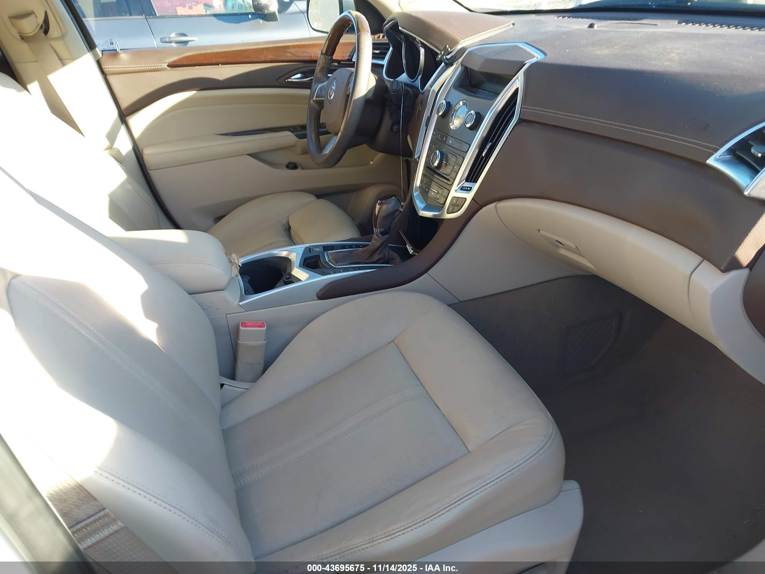 CADILLAC SRX image 5