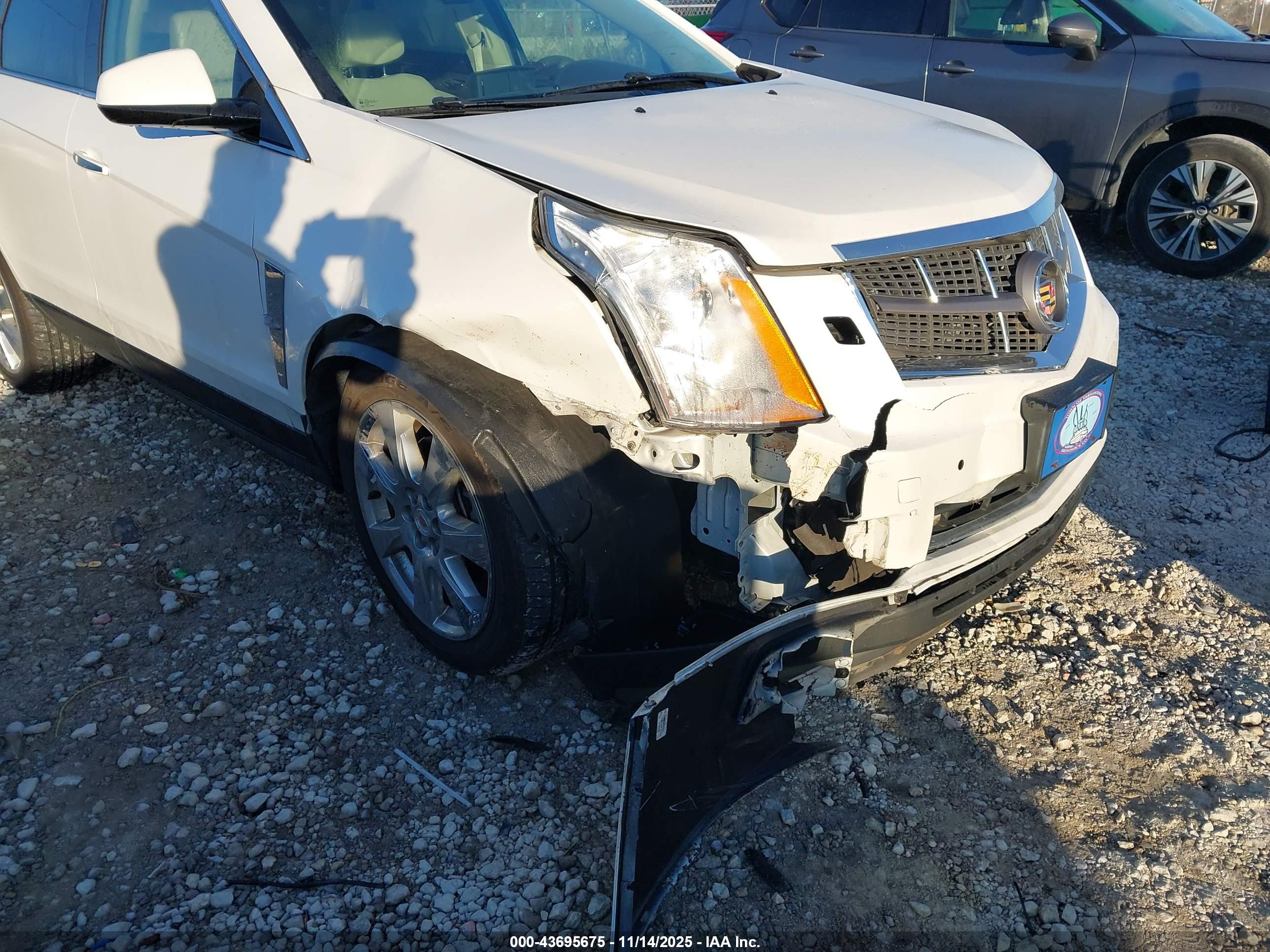 CADILLAC SRX image 6