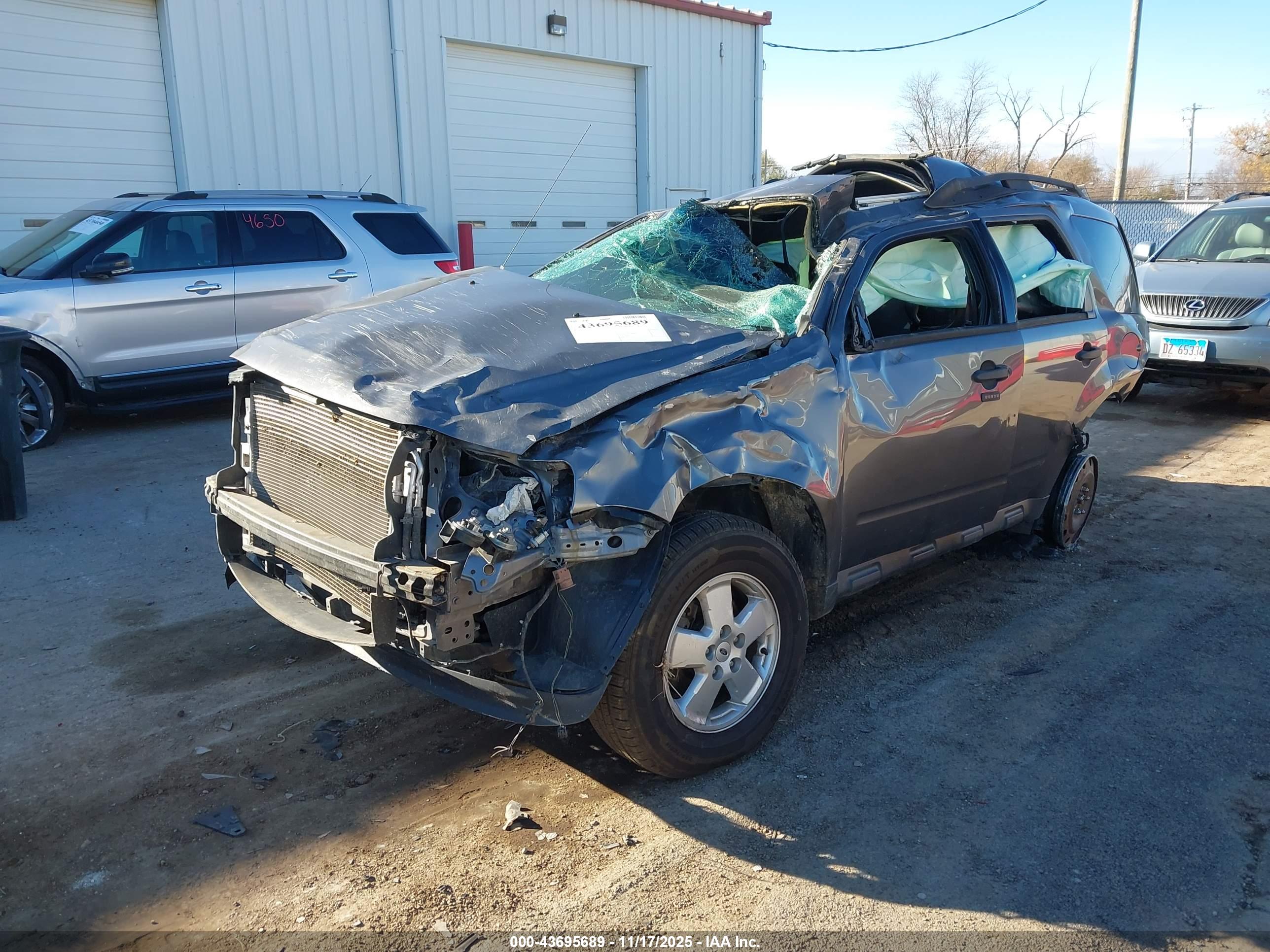 FORD ESCAPE image 2