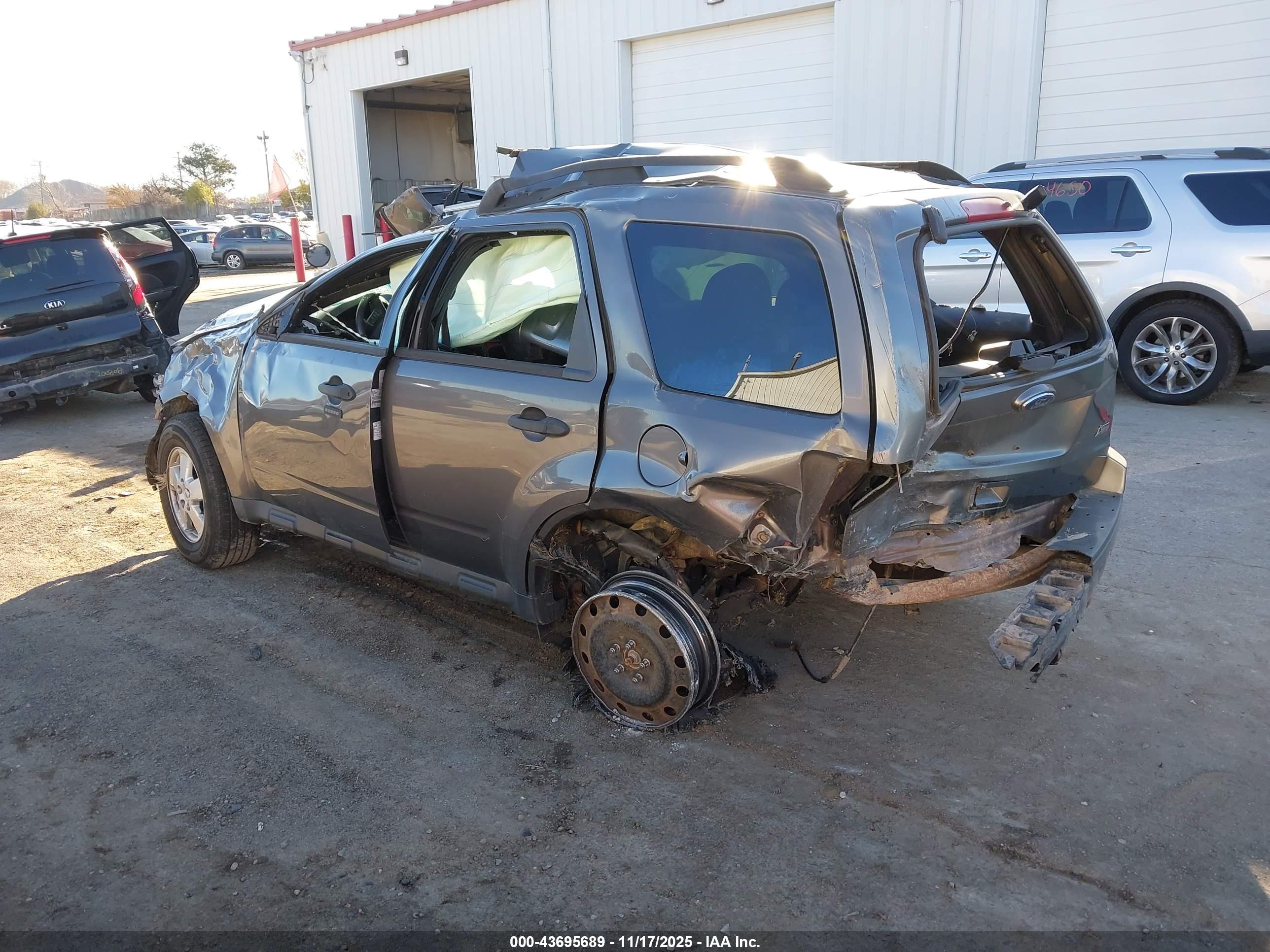 FORD ESCAPE image 3