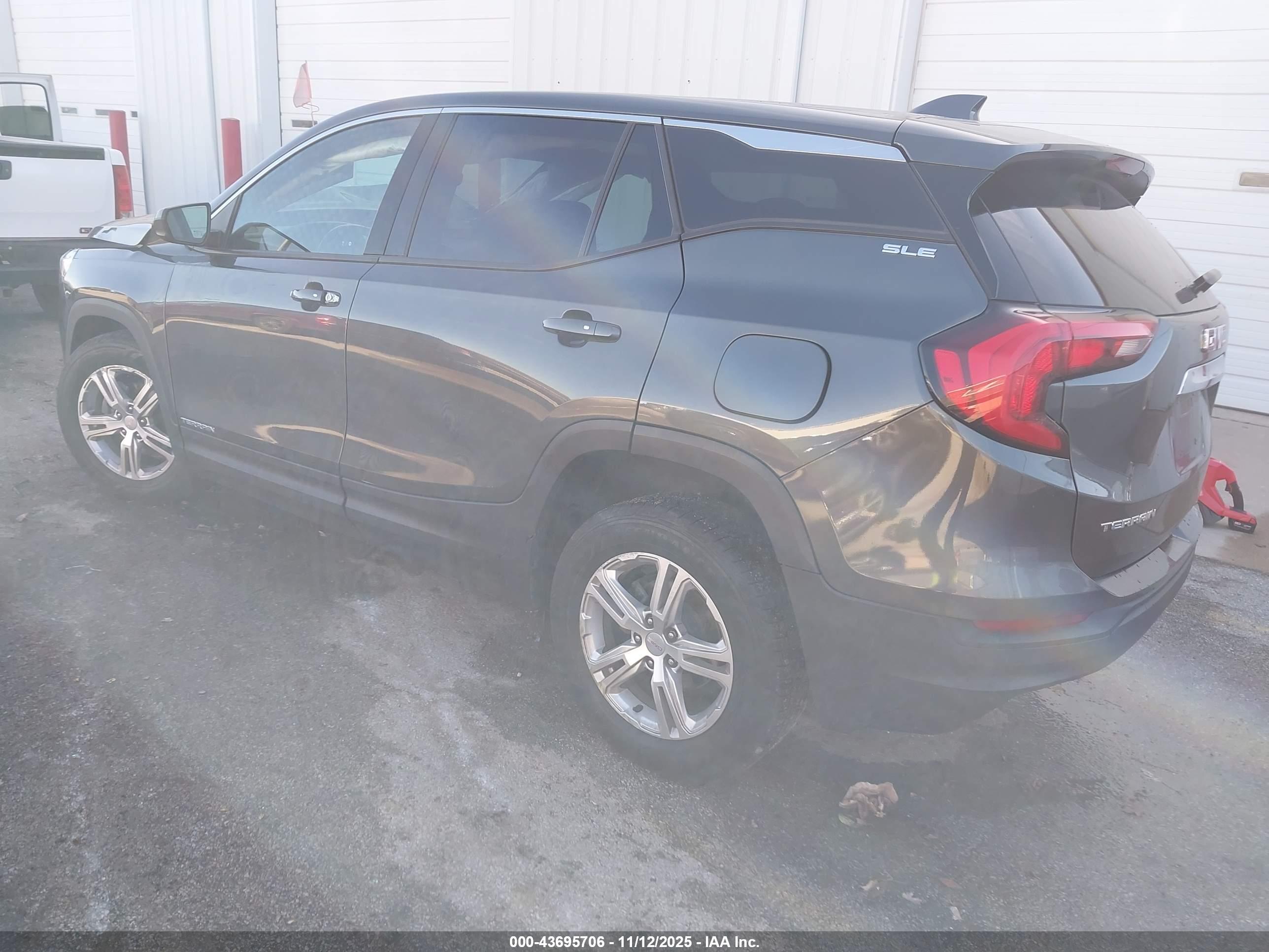 GMC TERRAIN image 3