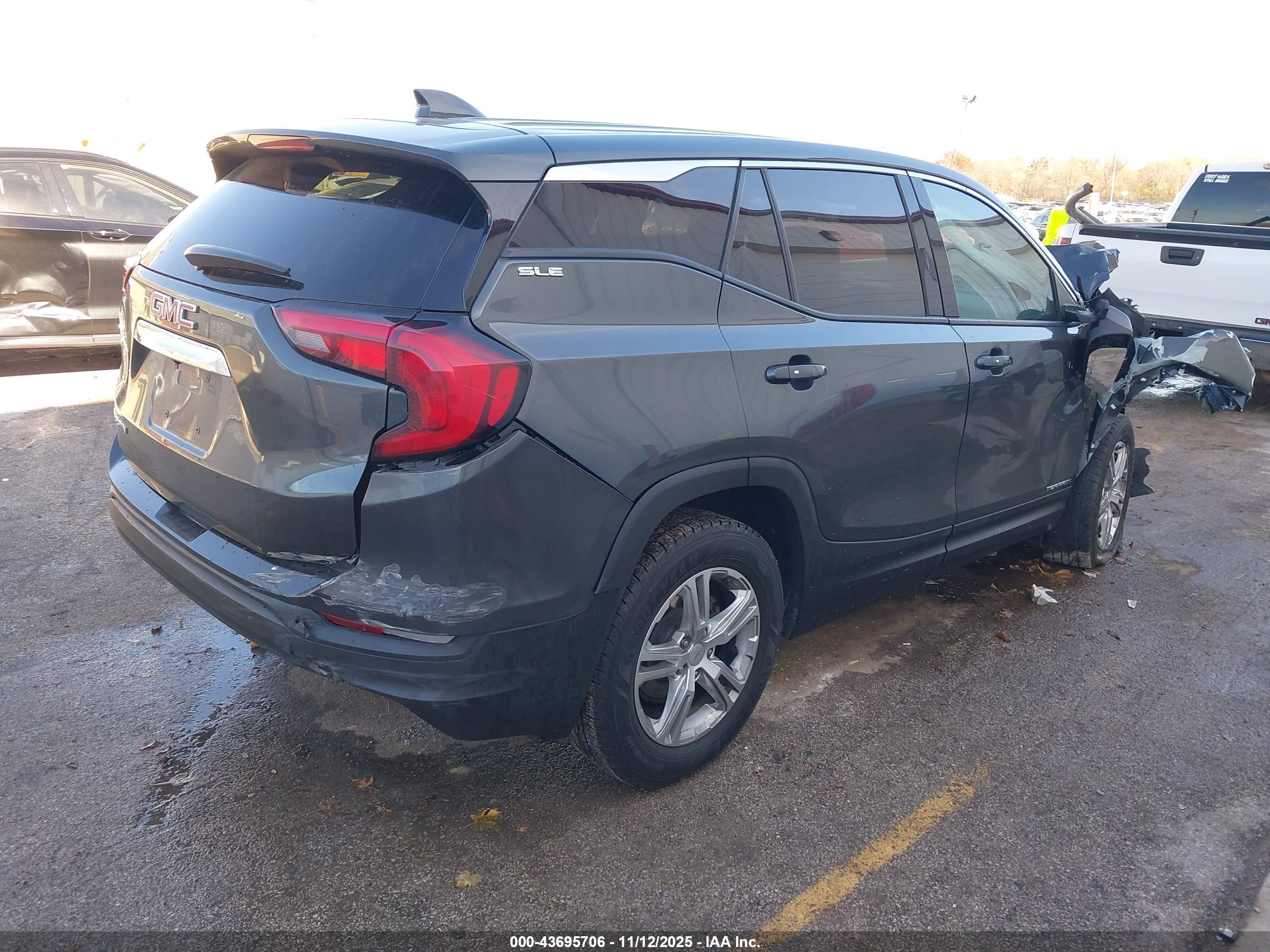 GMC TERRAIN image 4