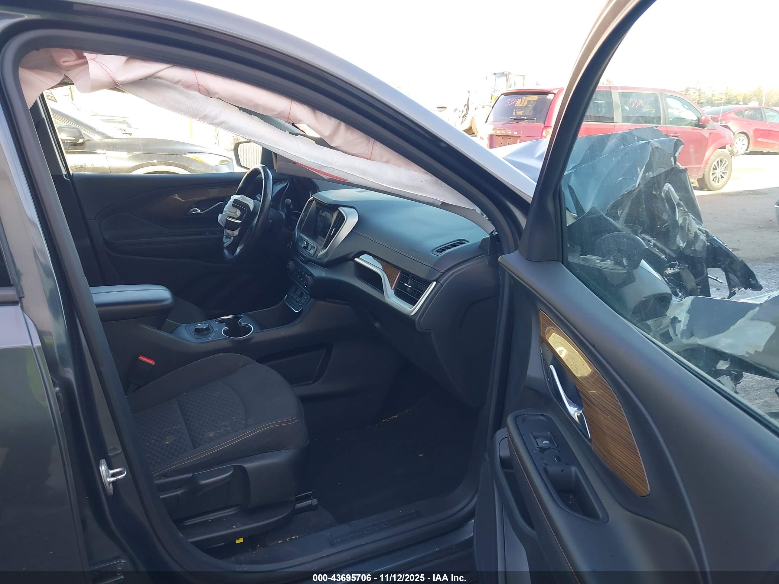 GMC TERRAIN image 5