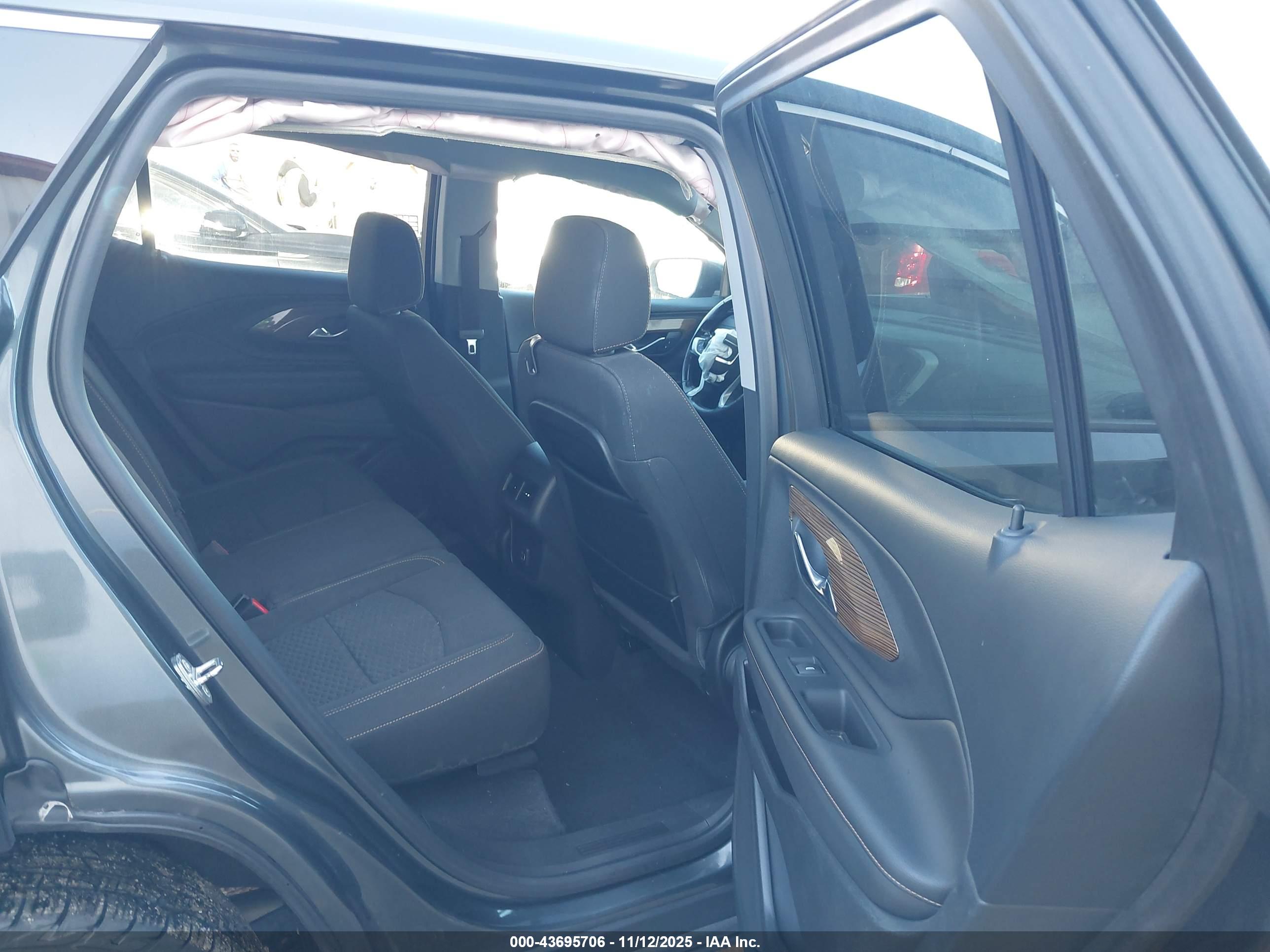 GMC TERRAIN image 8