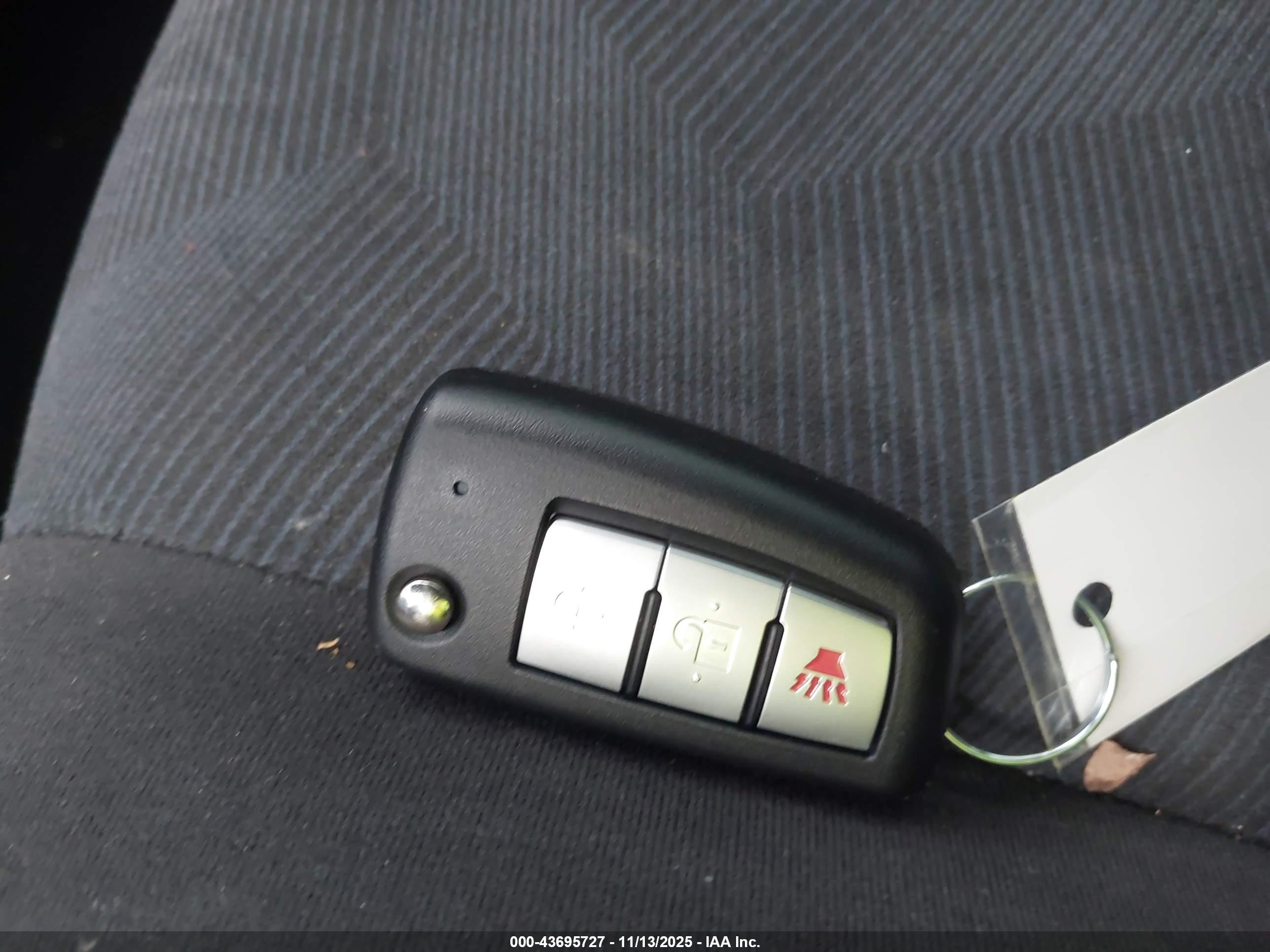 NISSAN ROGUE image 11