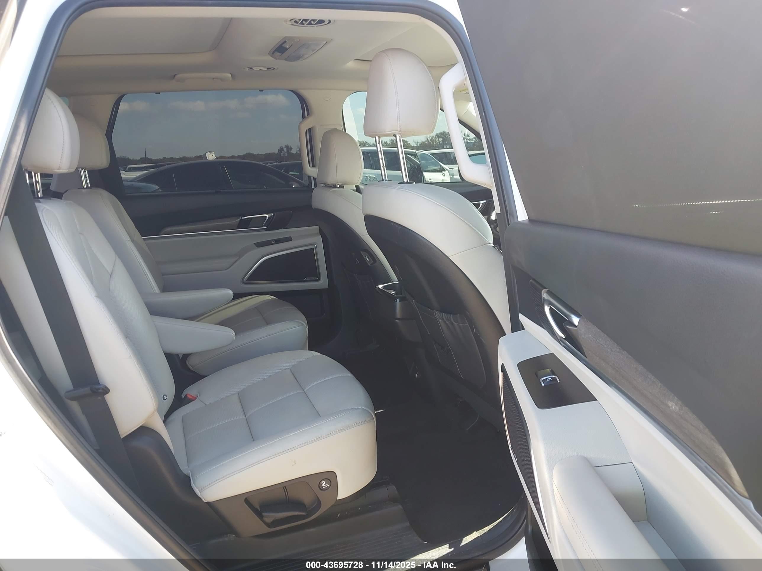 KIA TELLURIDE image 8