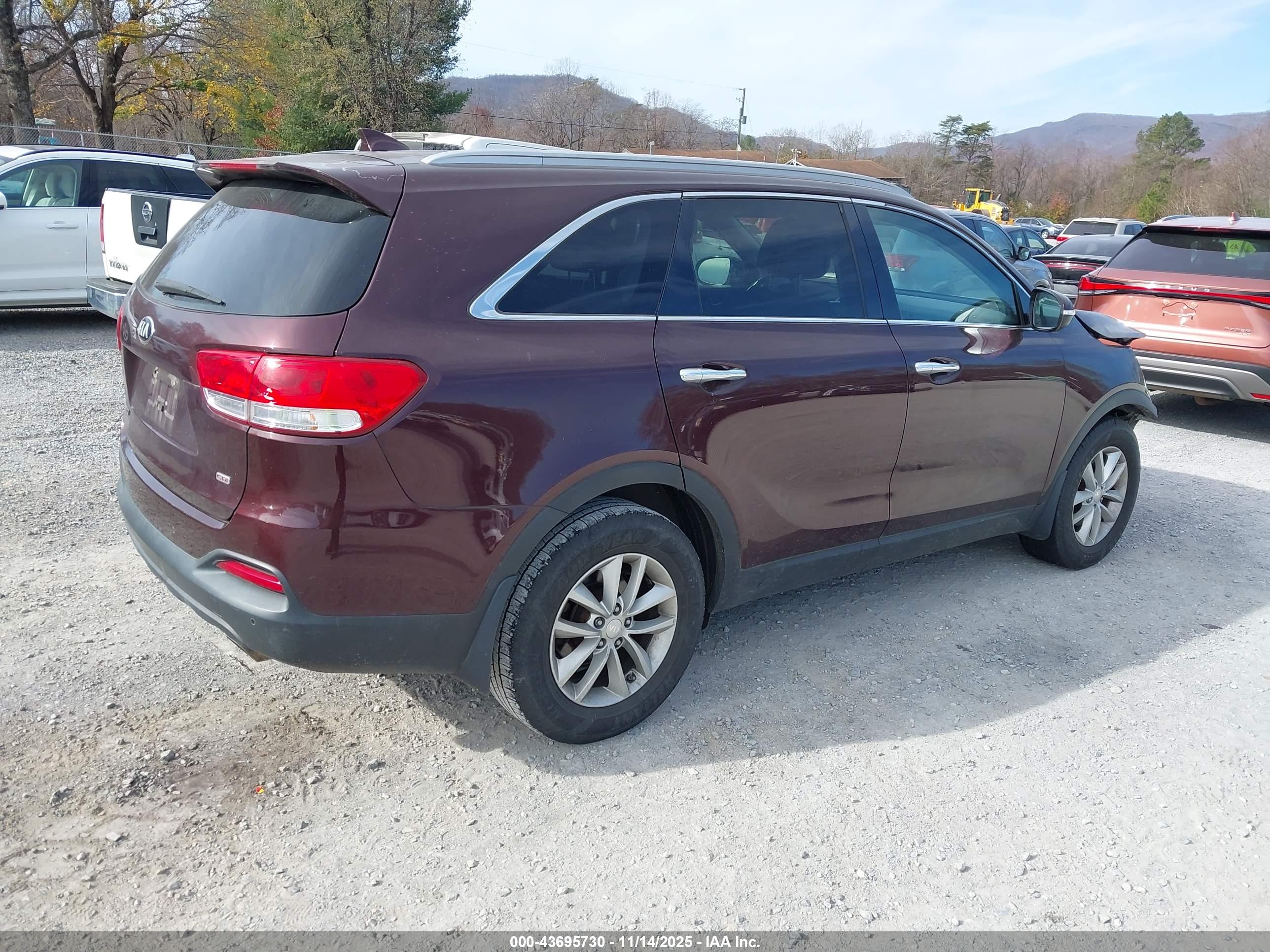 KIA SORENTO image 4