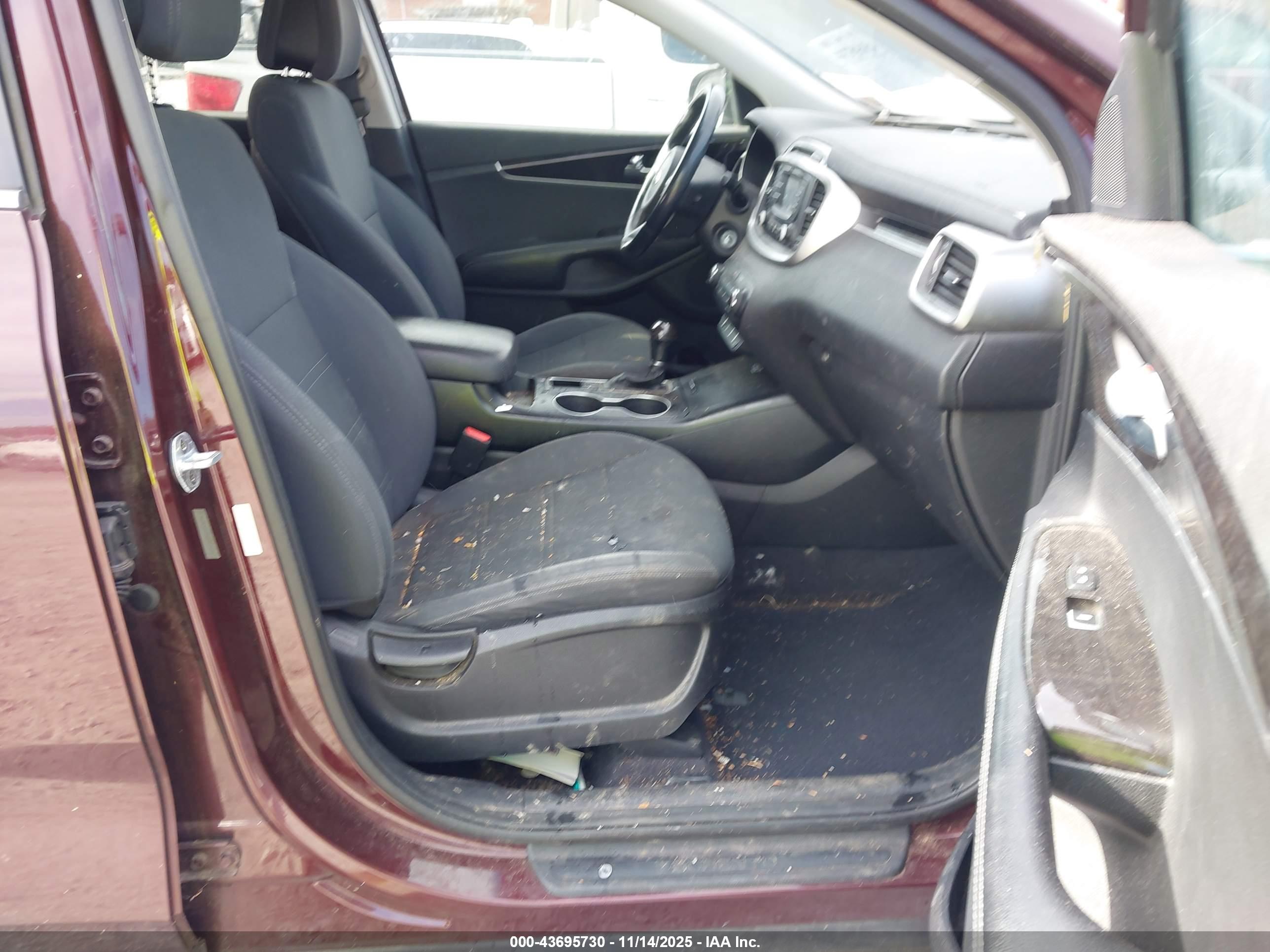 KIA SORENTO image 5