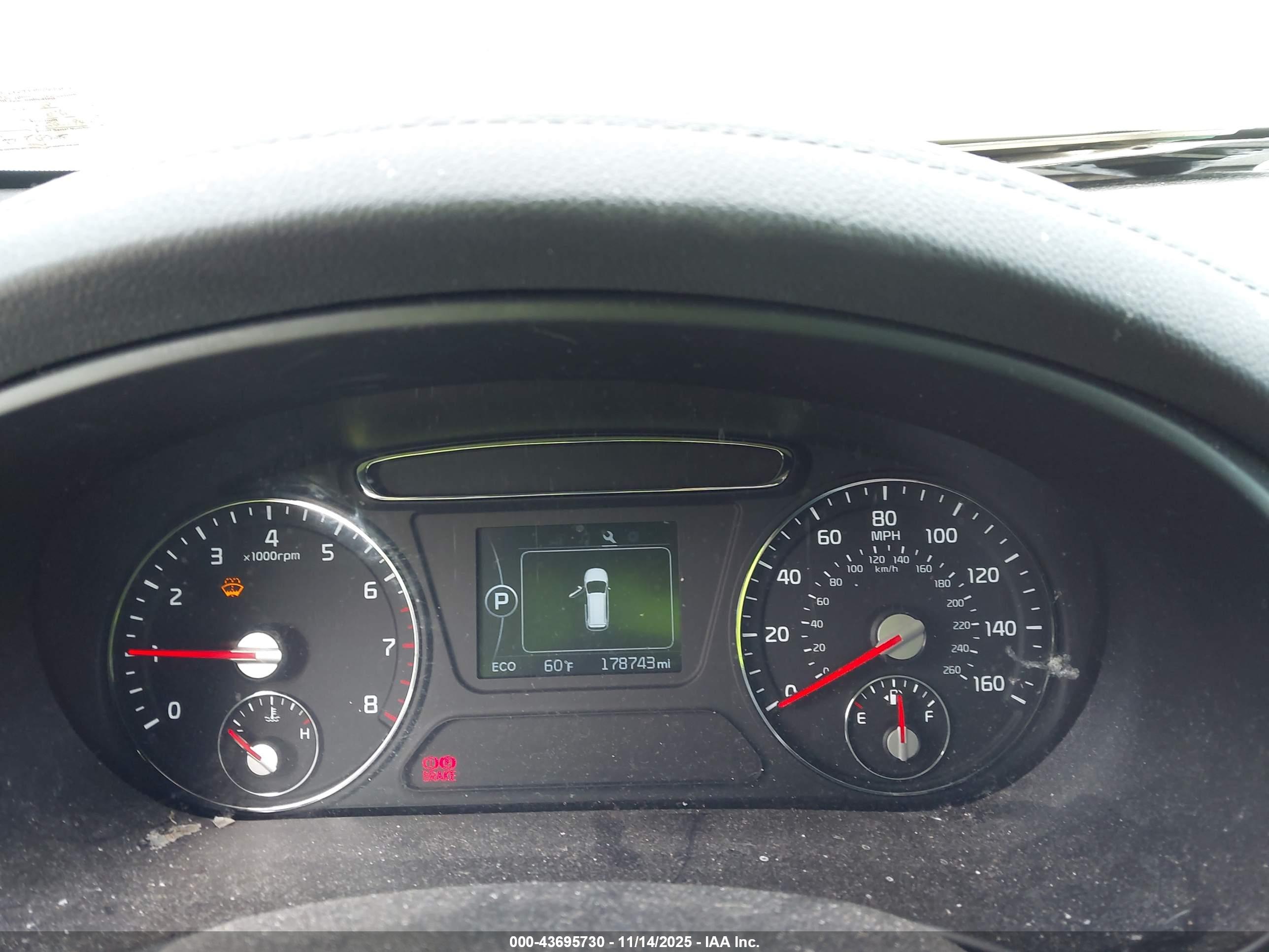 KIA SORENTO image 7