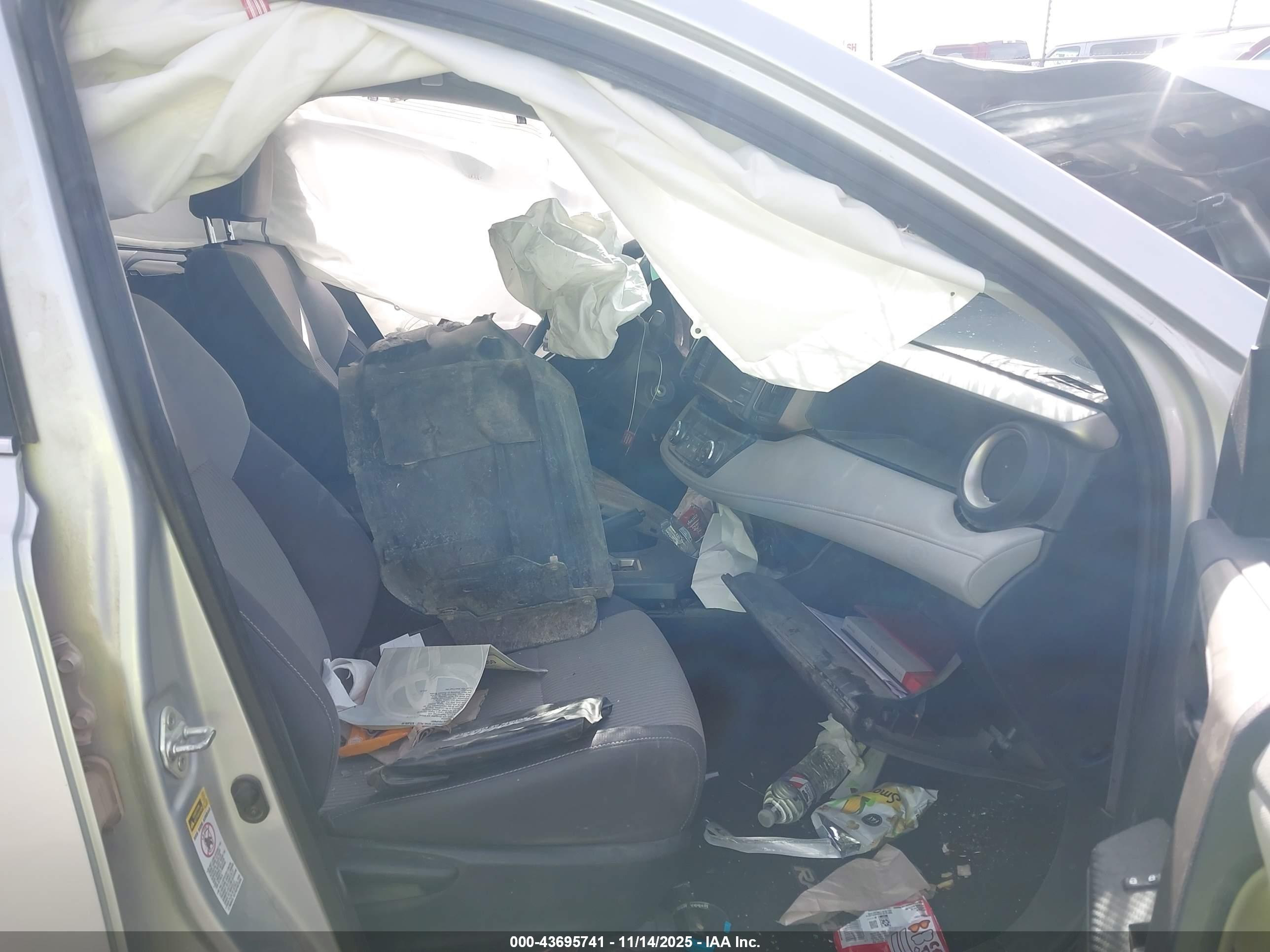 TOYOTA RAV4 image 5