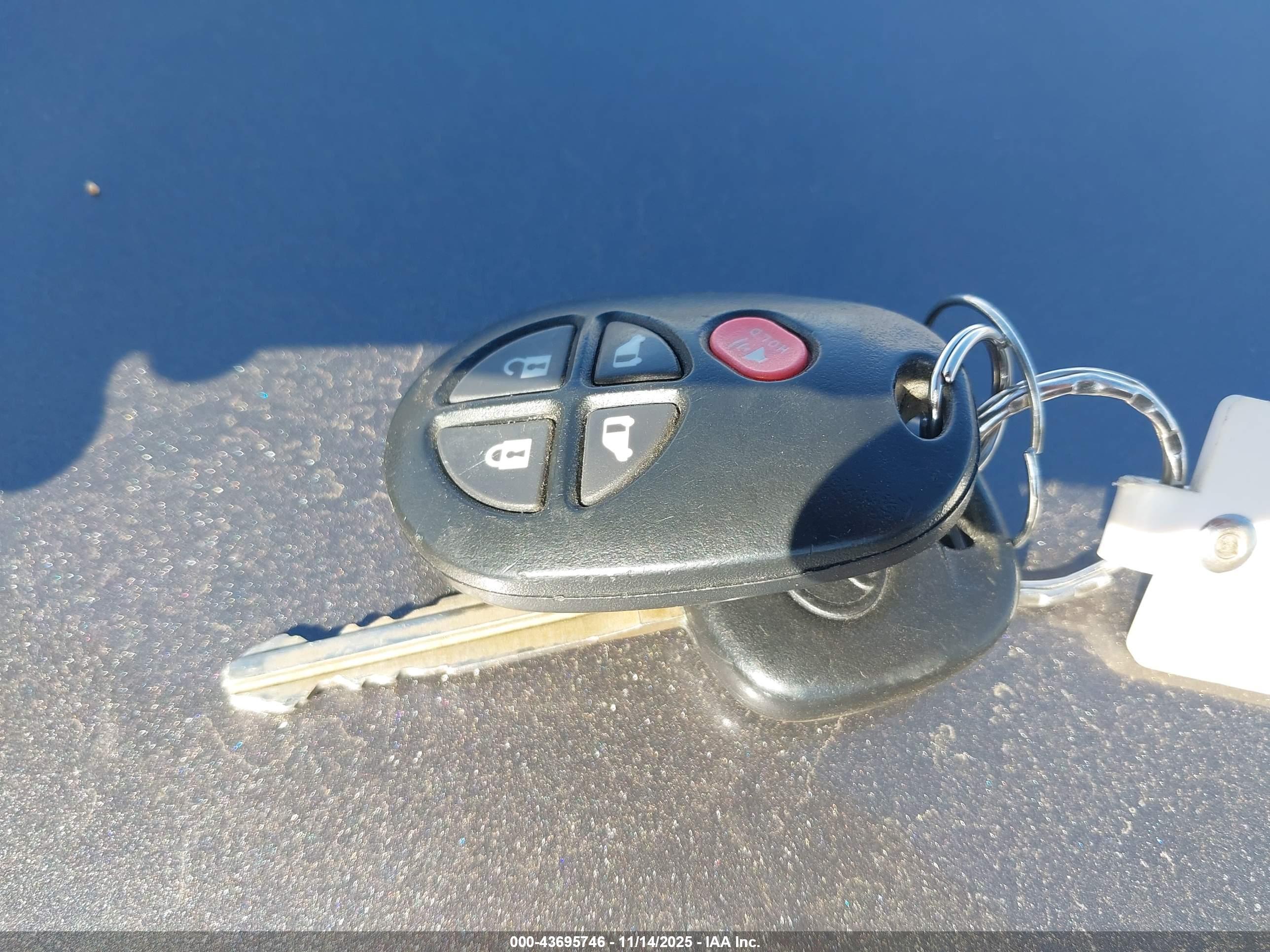 TOYOTA SIENNA image 11