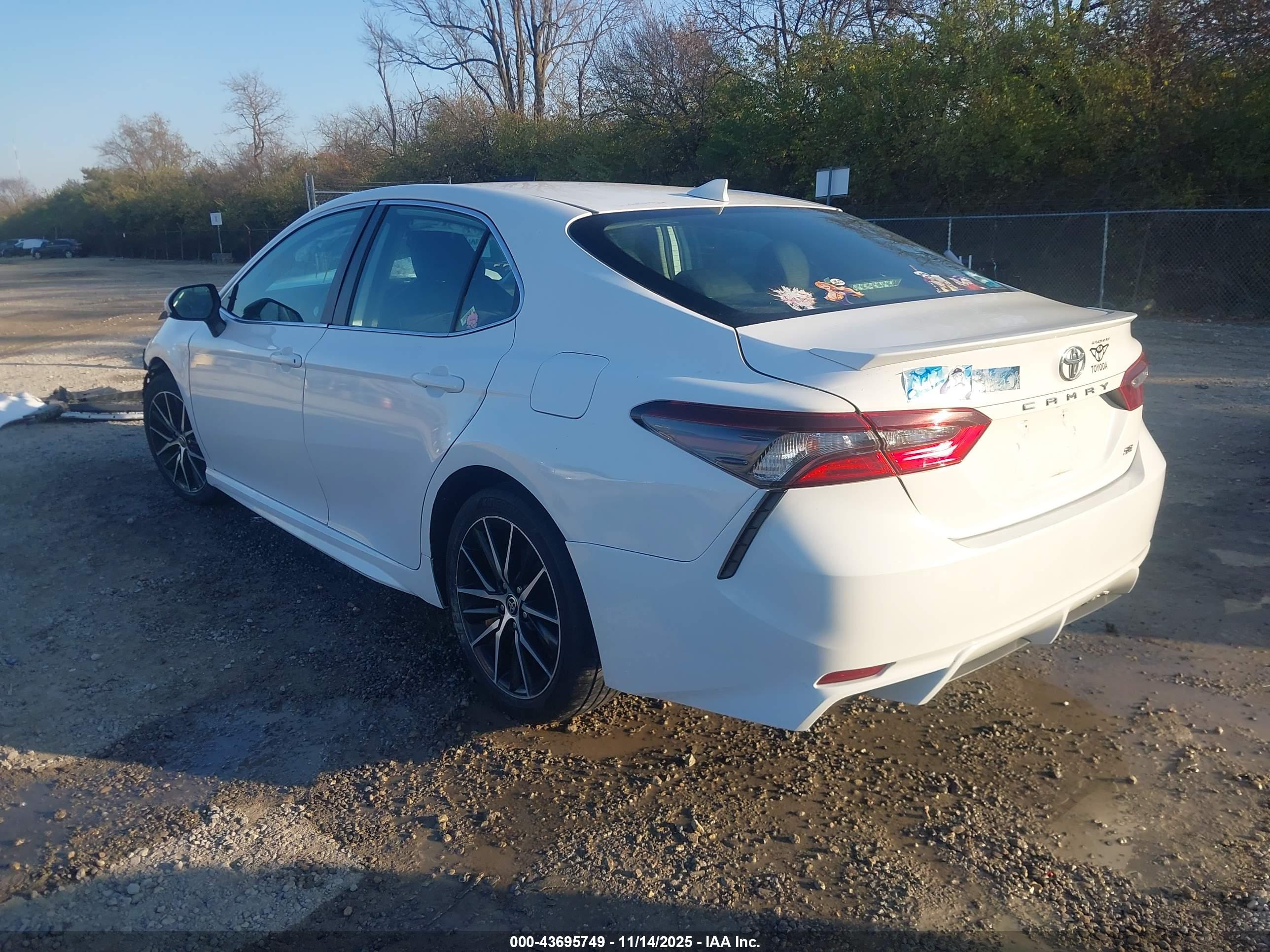TOYOTA CAMRY image 3