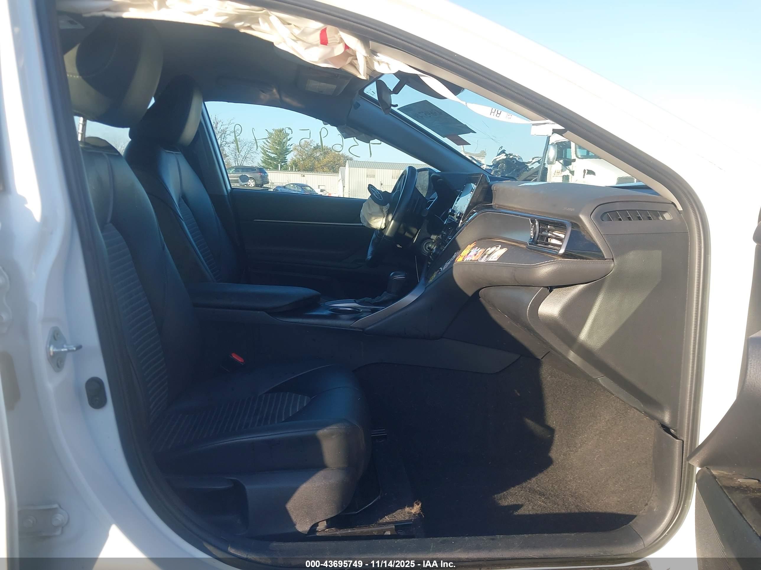 TOYOTA CAMRY image 5