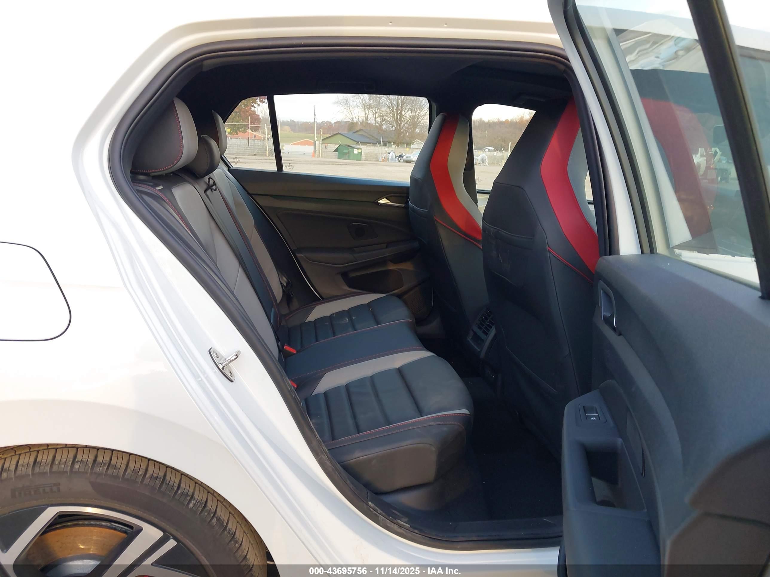VOLKSWAGEN GOLF image 8