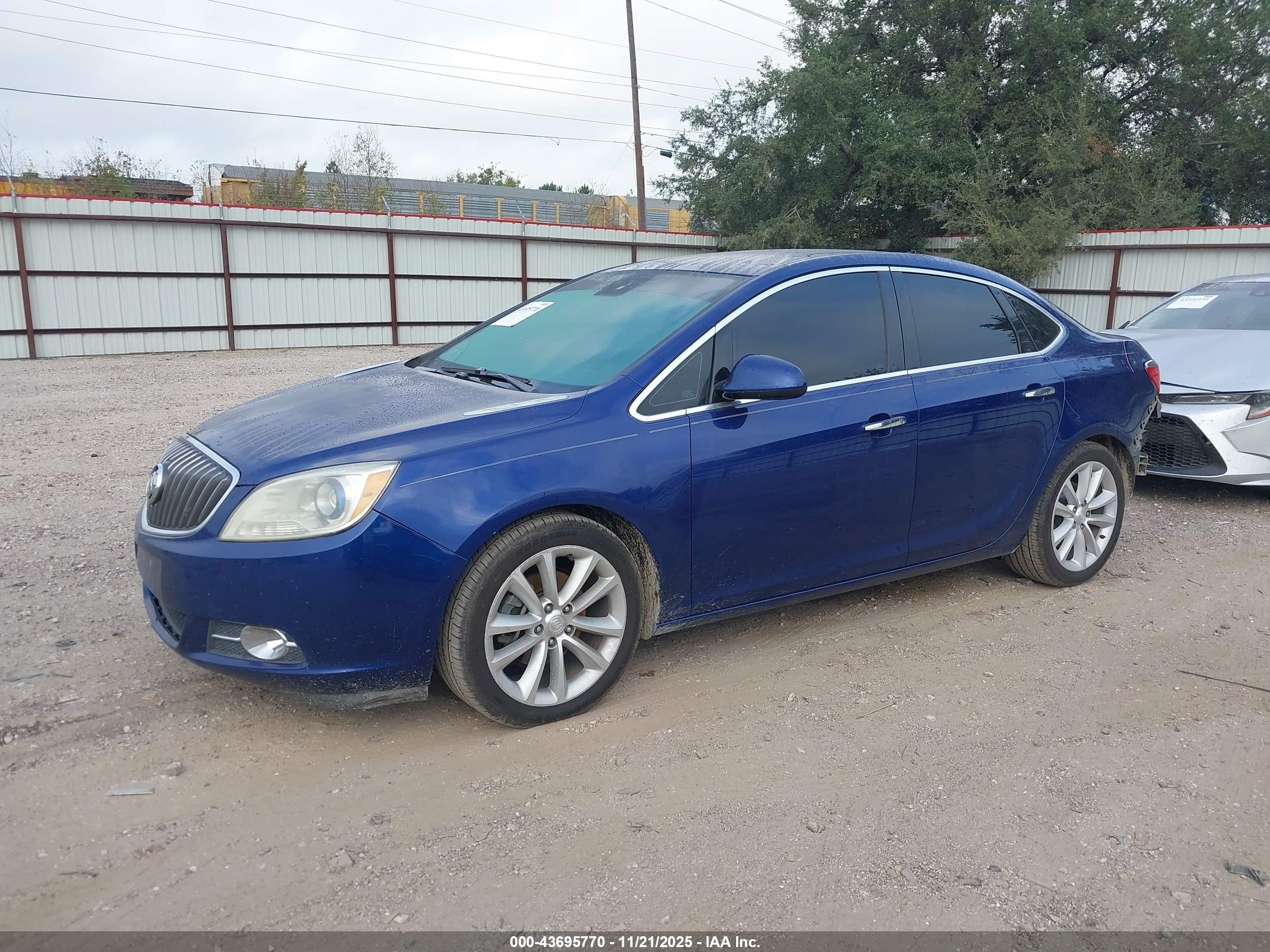 BUICK VERANO image 2