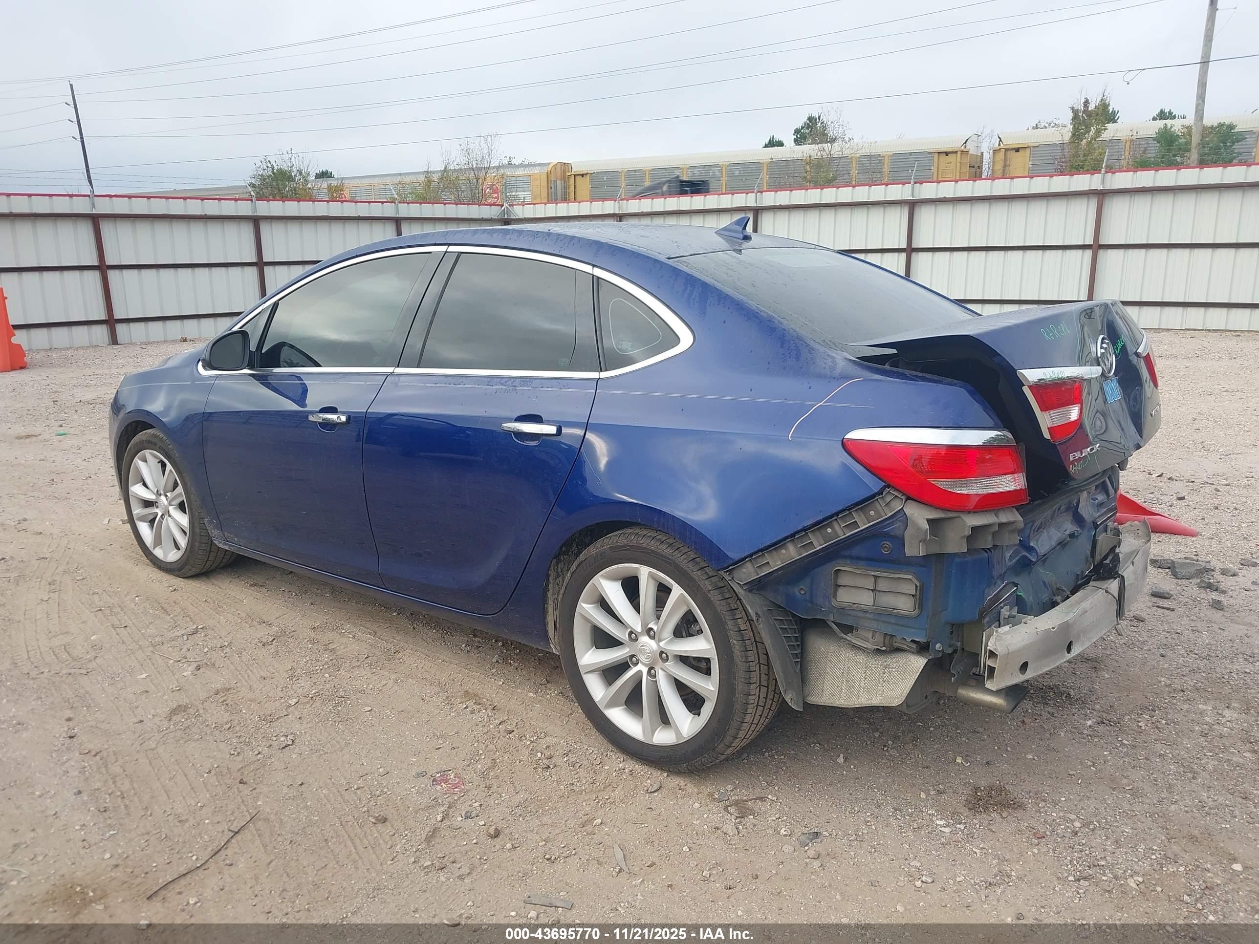 BUICK VERANO image 3