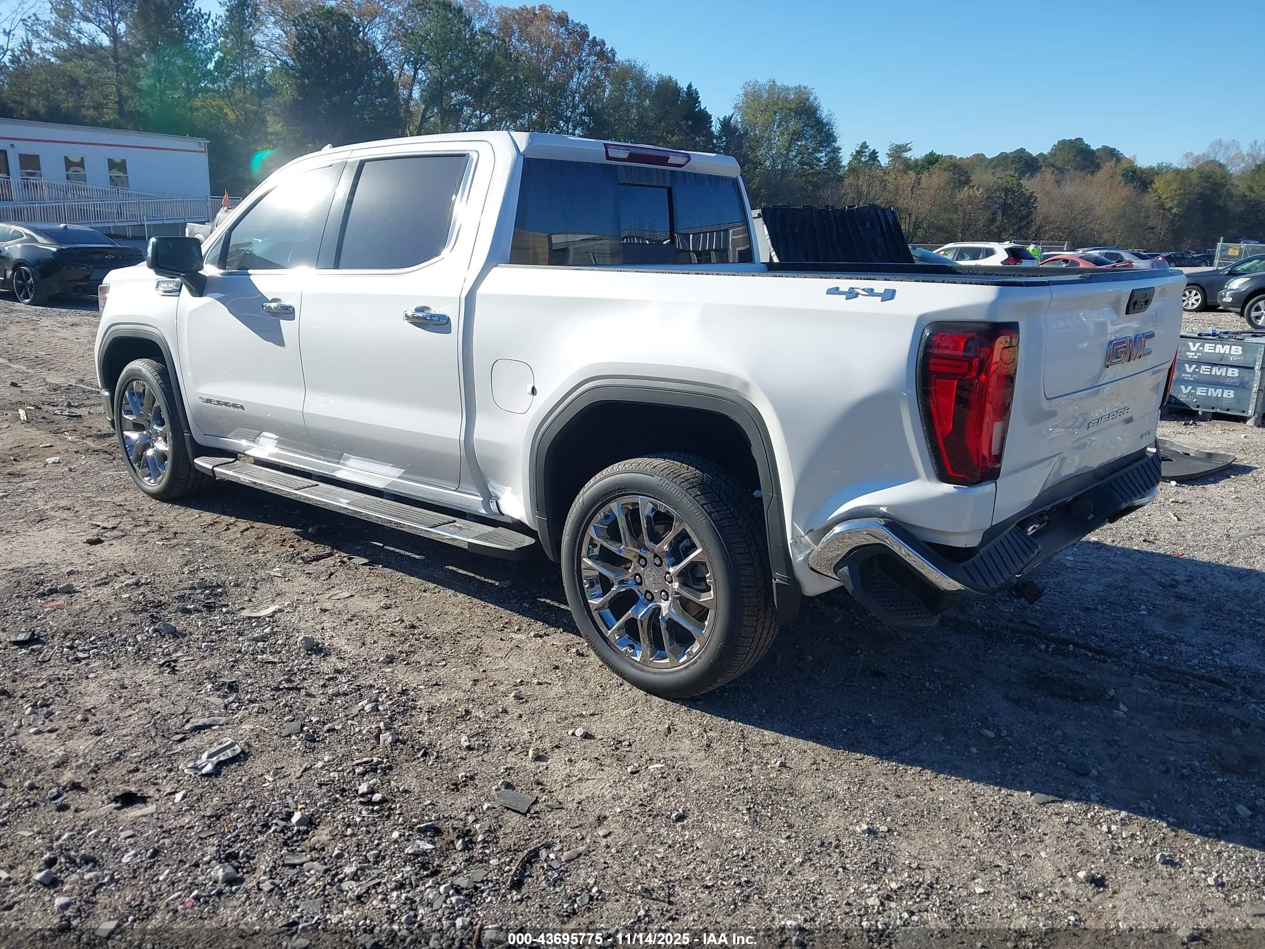 GMC SIERRA image 3