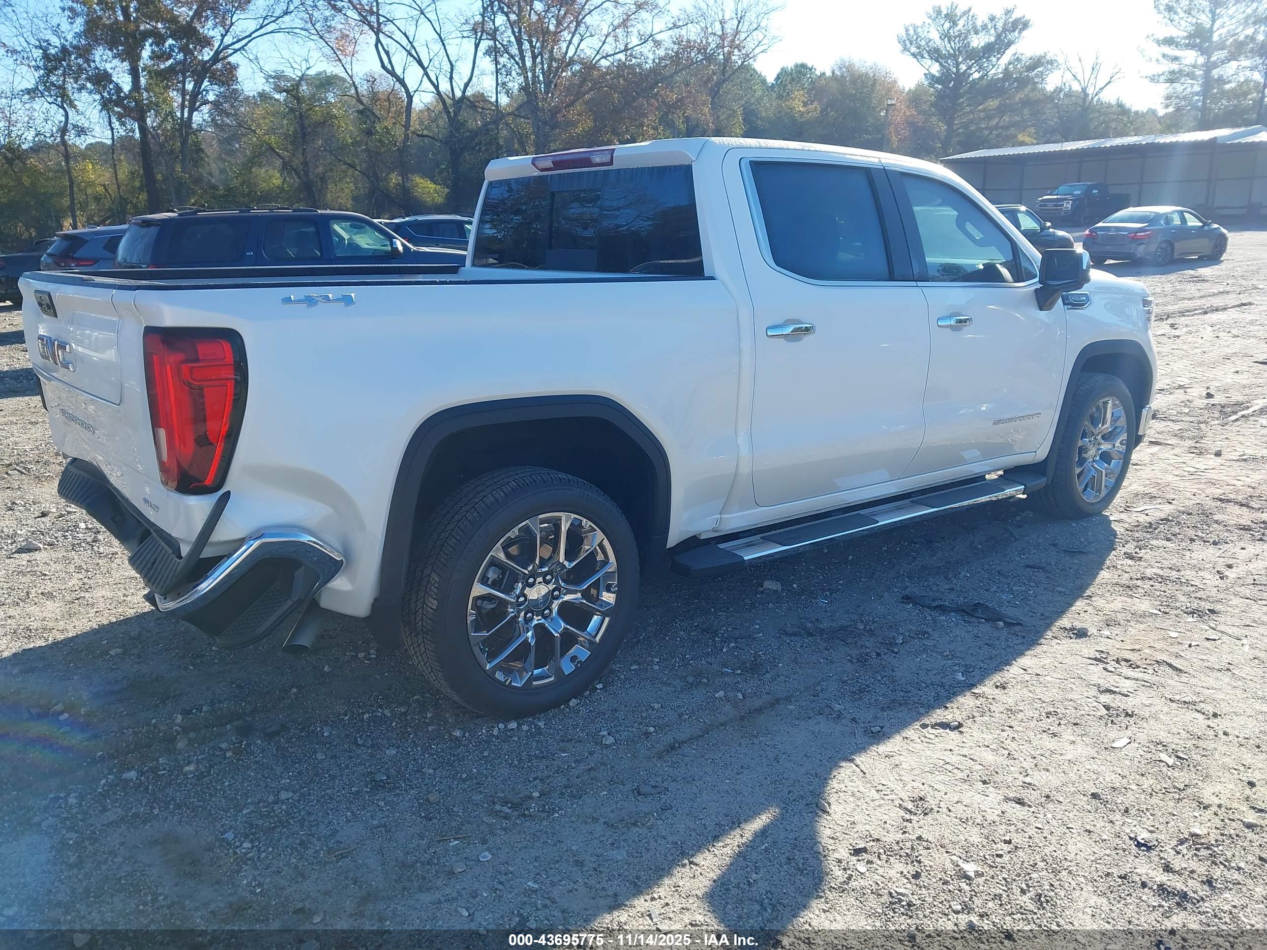 GMC SIERRA image 4