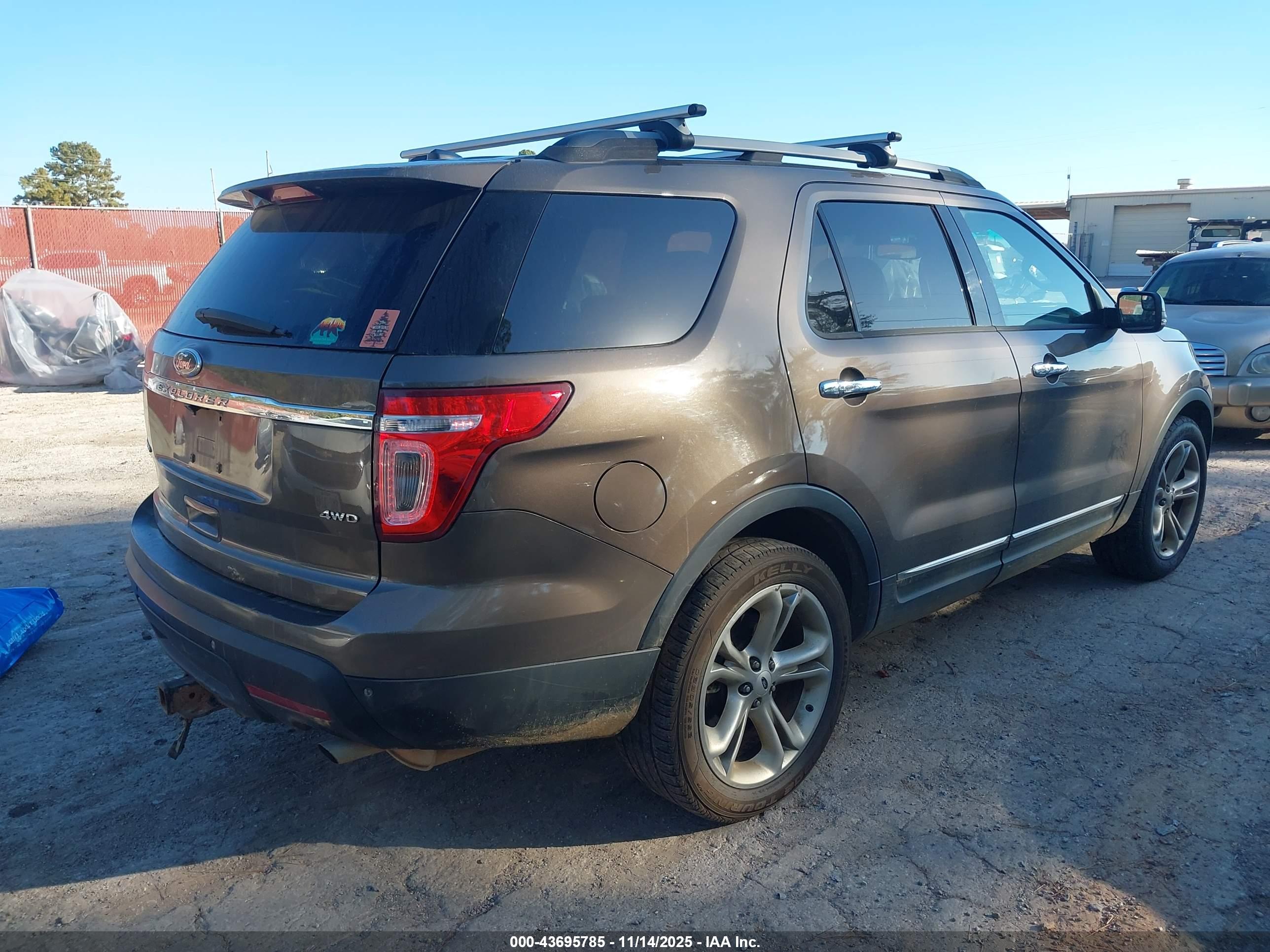 FORD EXPLORER image 4