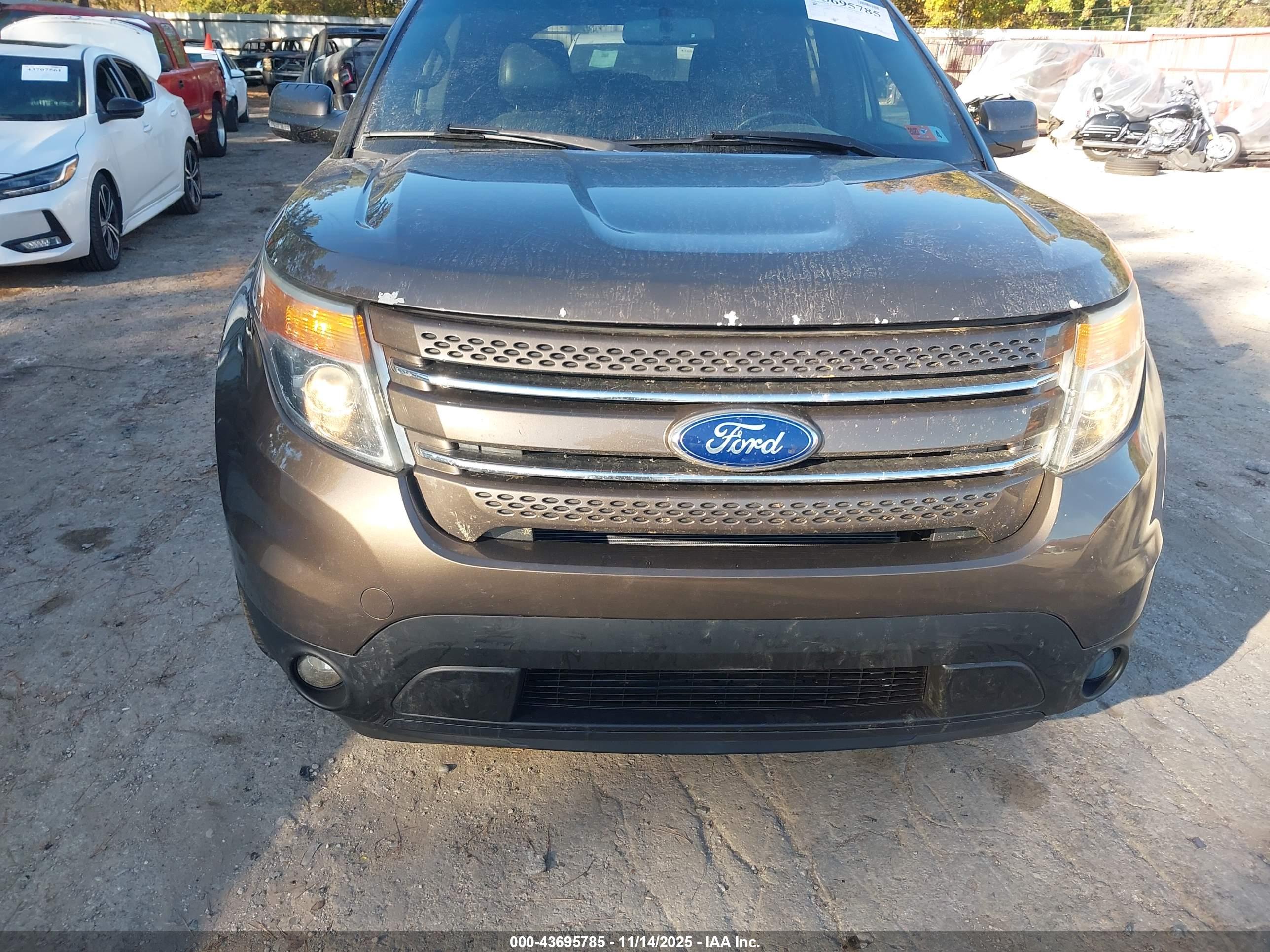 FORD EXPLORER image 6