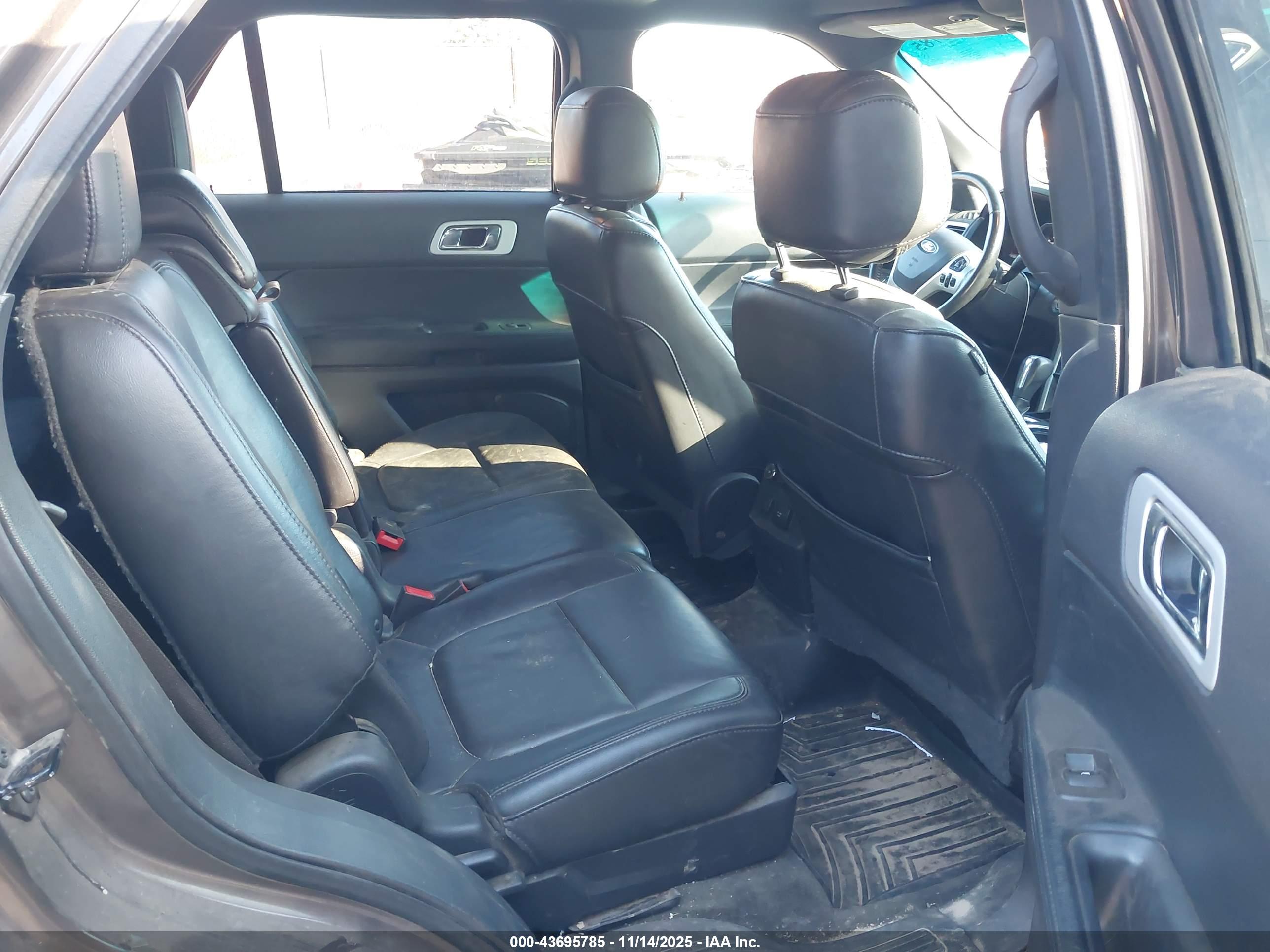 FORD EXPLORER image 8