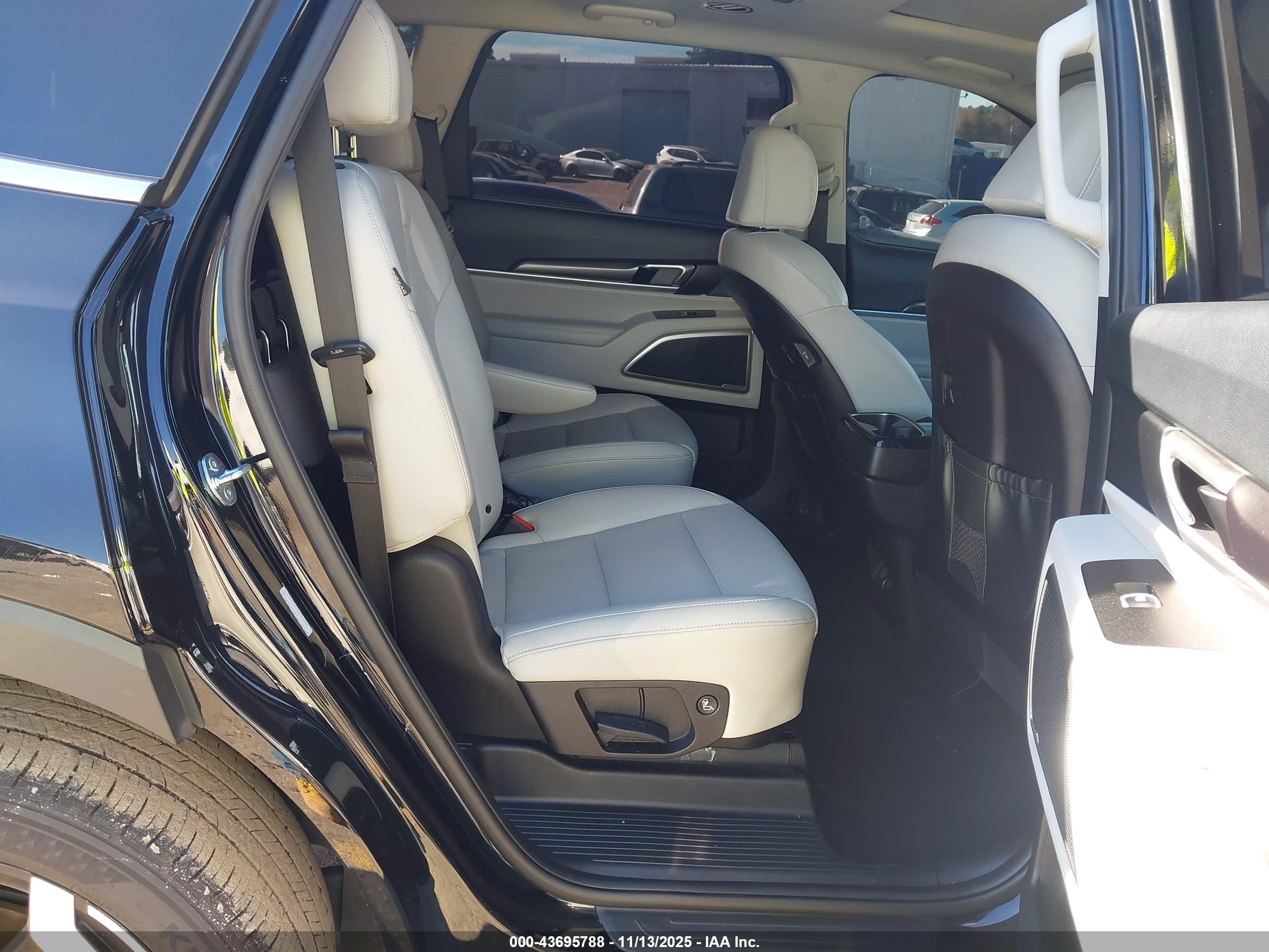 KIA TELLURIDE image 8