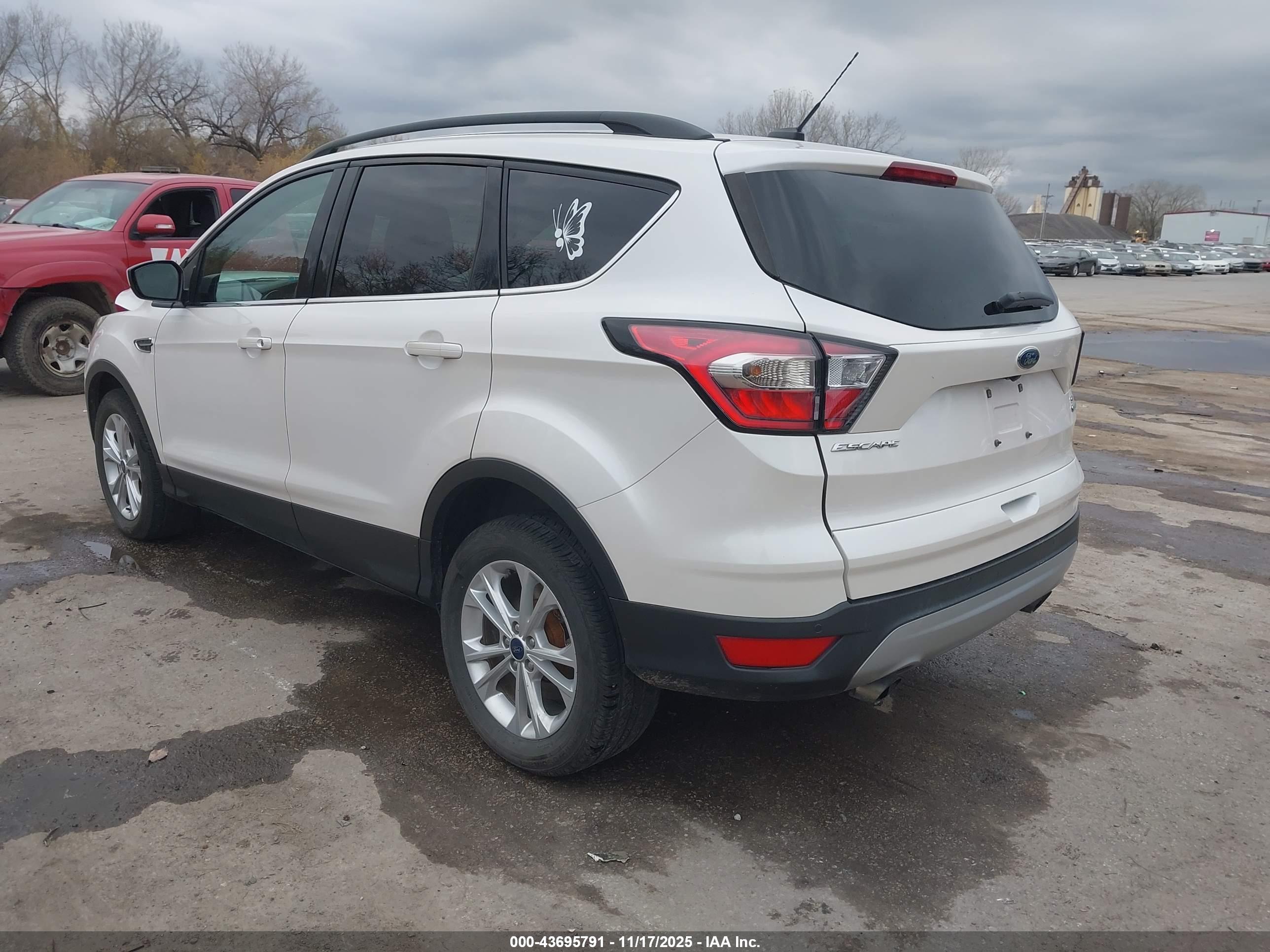 FORD ESCAPE image 3