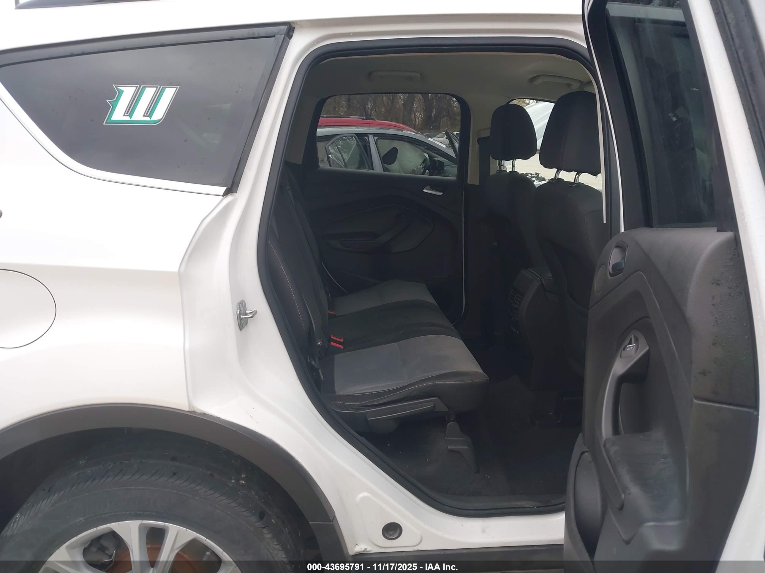 FORD ESCAPE image 8