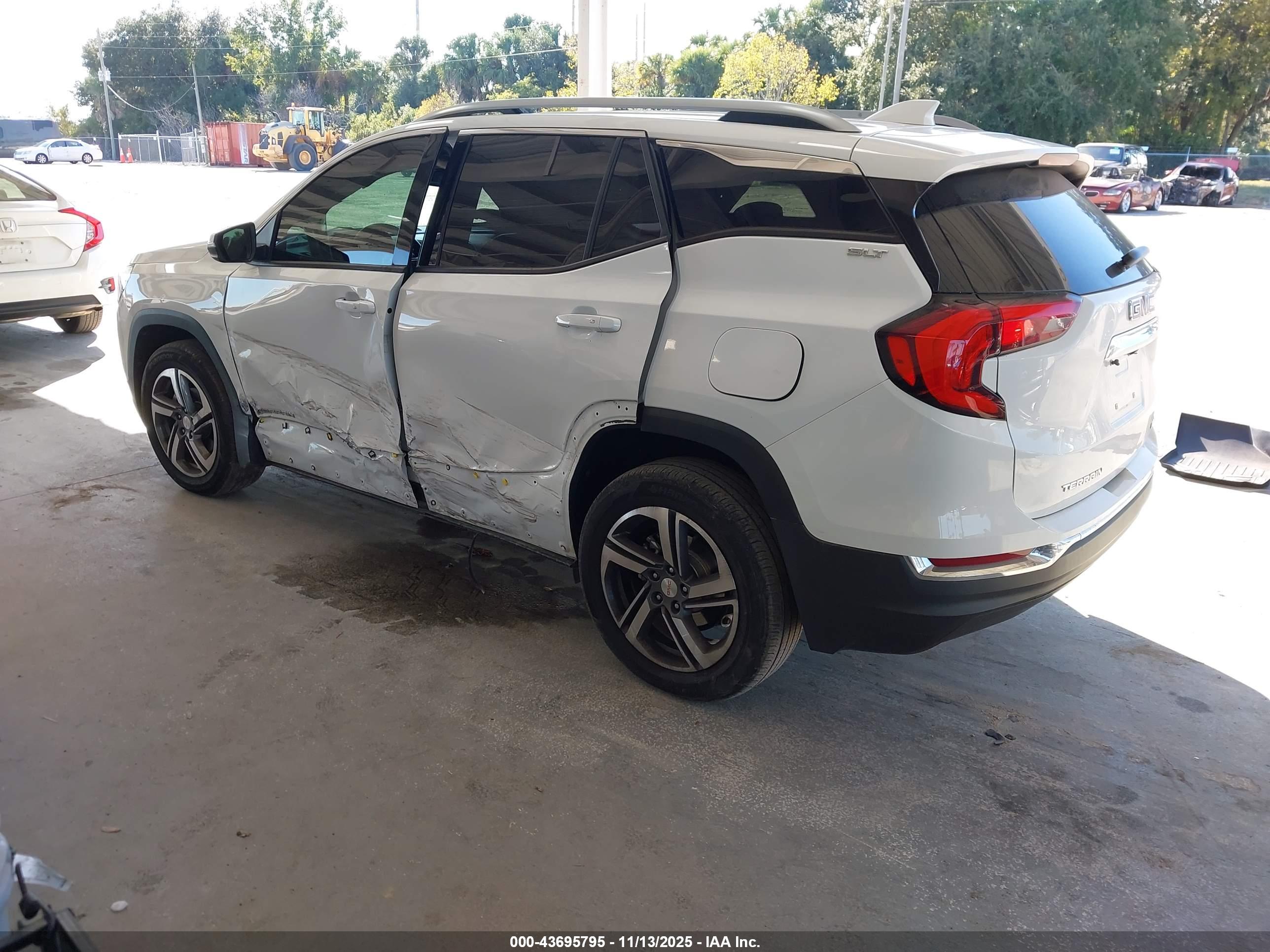 GMC TERRAIN image 3
