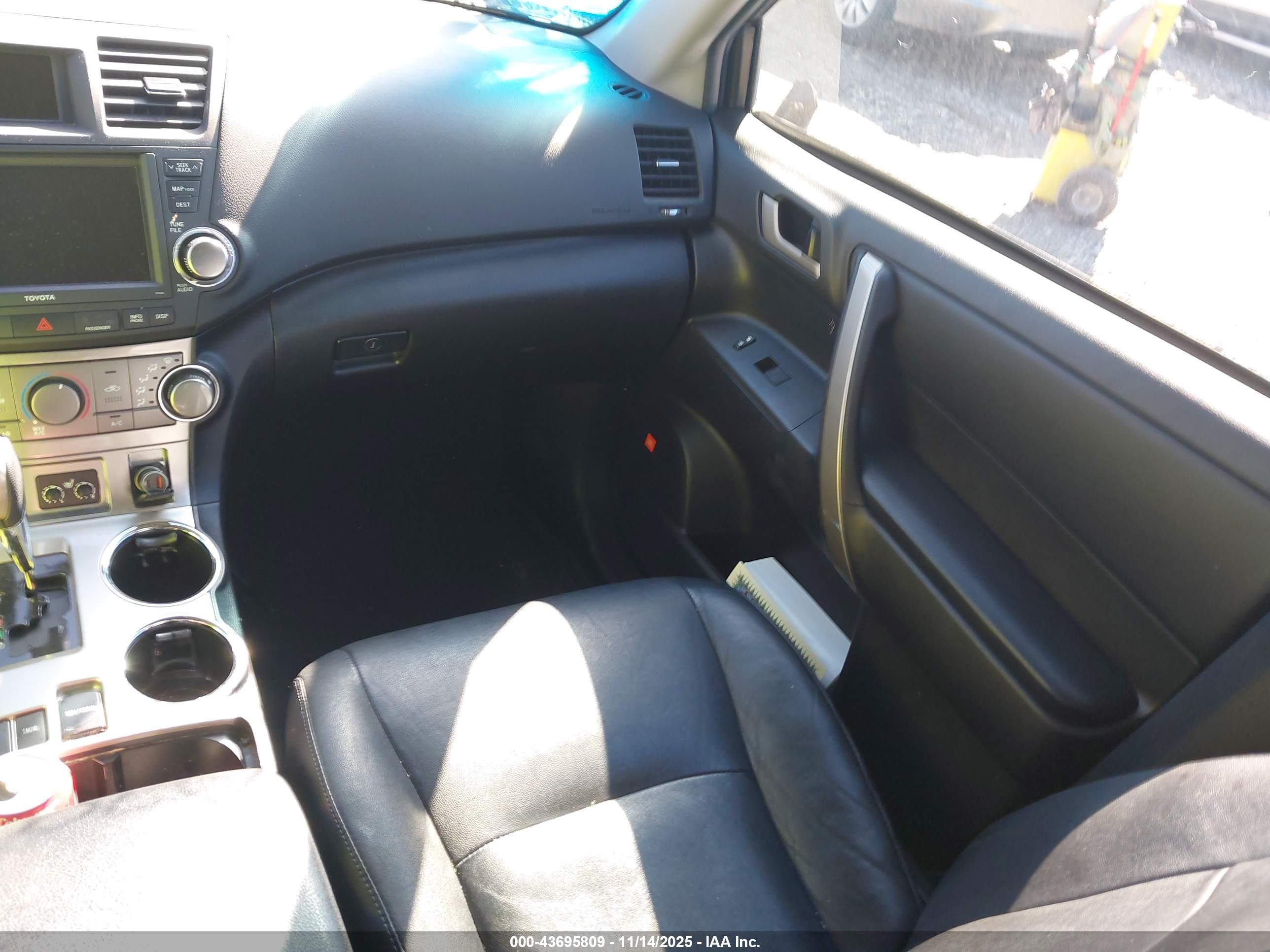 TOYOTA HIGHLANDER image 5