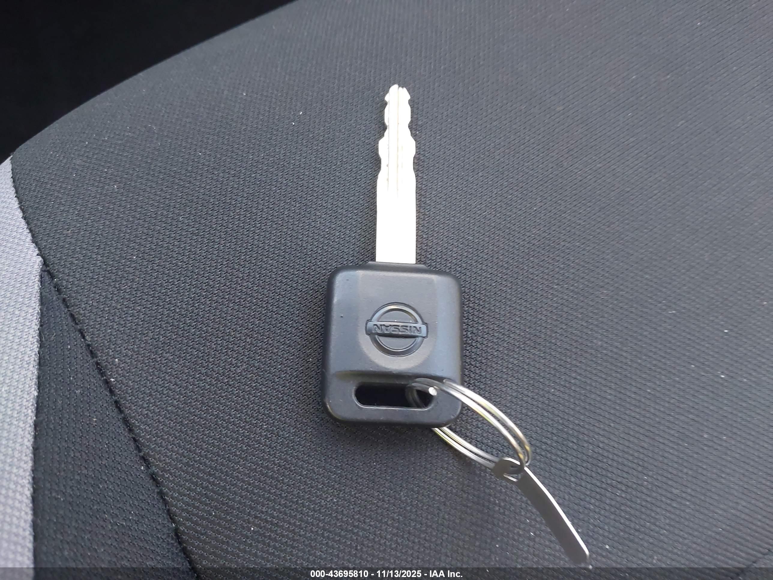NISSAN VERSA image 11