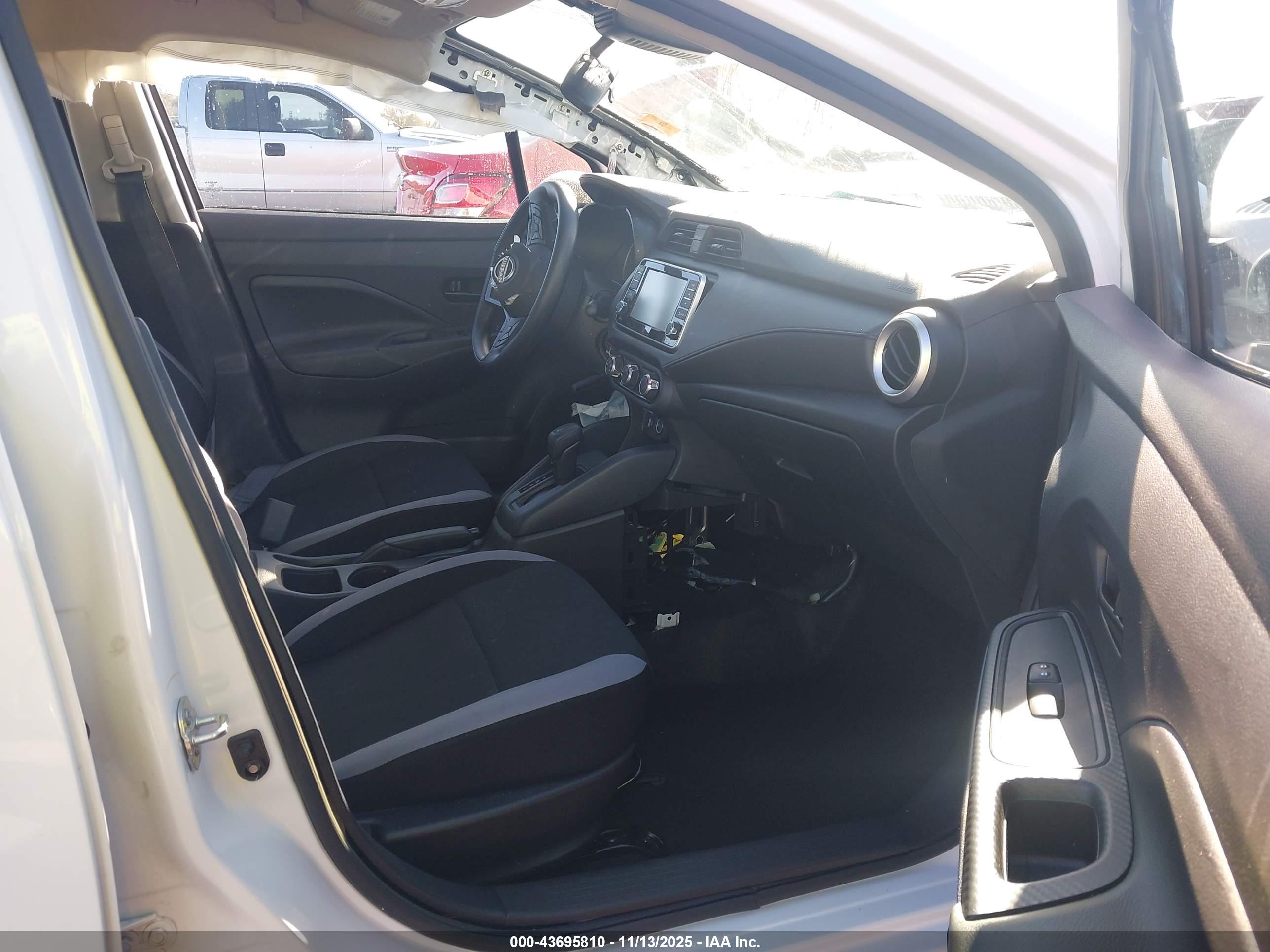 NISSAN VERSA image 5