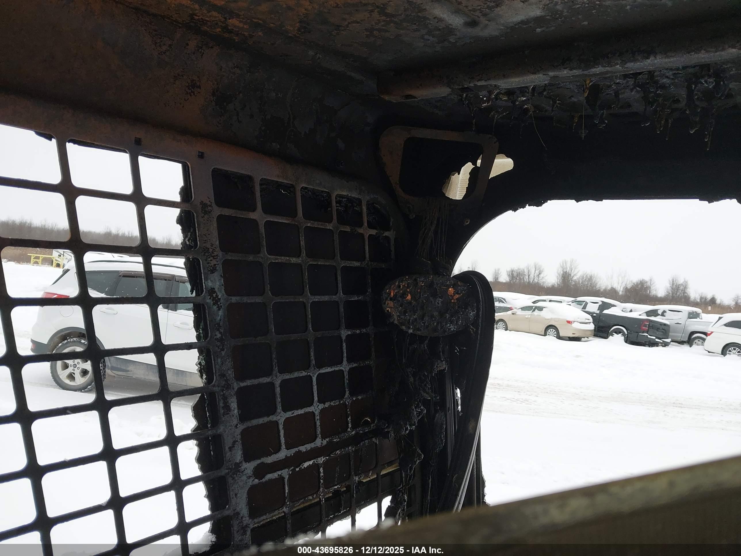 BOBCAT T750 image 7