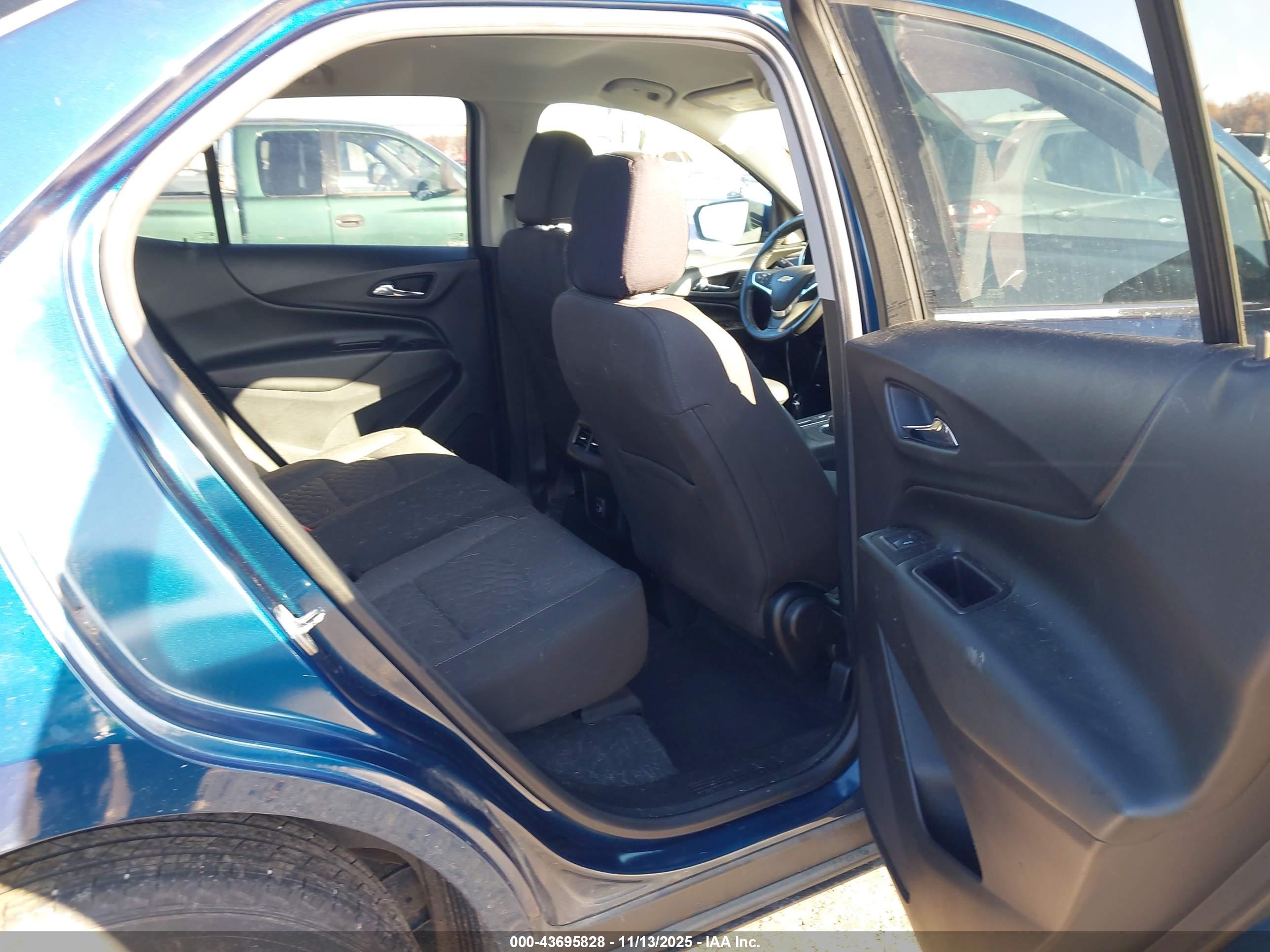 CHEVROLET EQUINOX image 8
