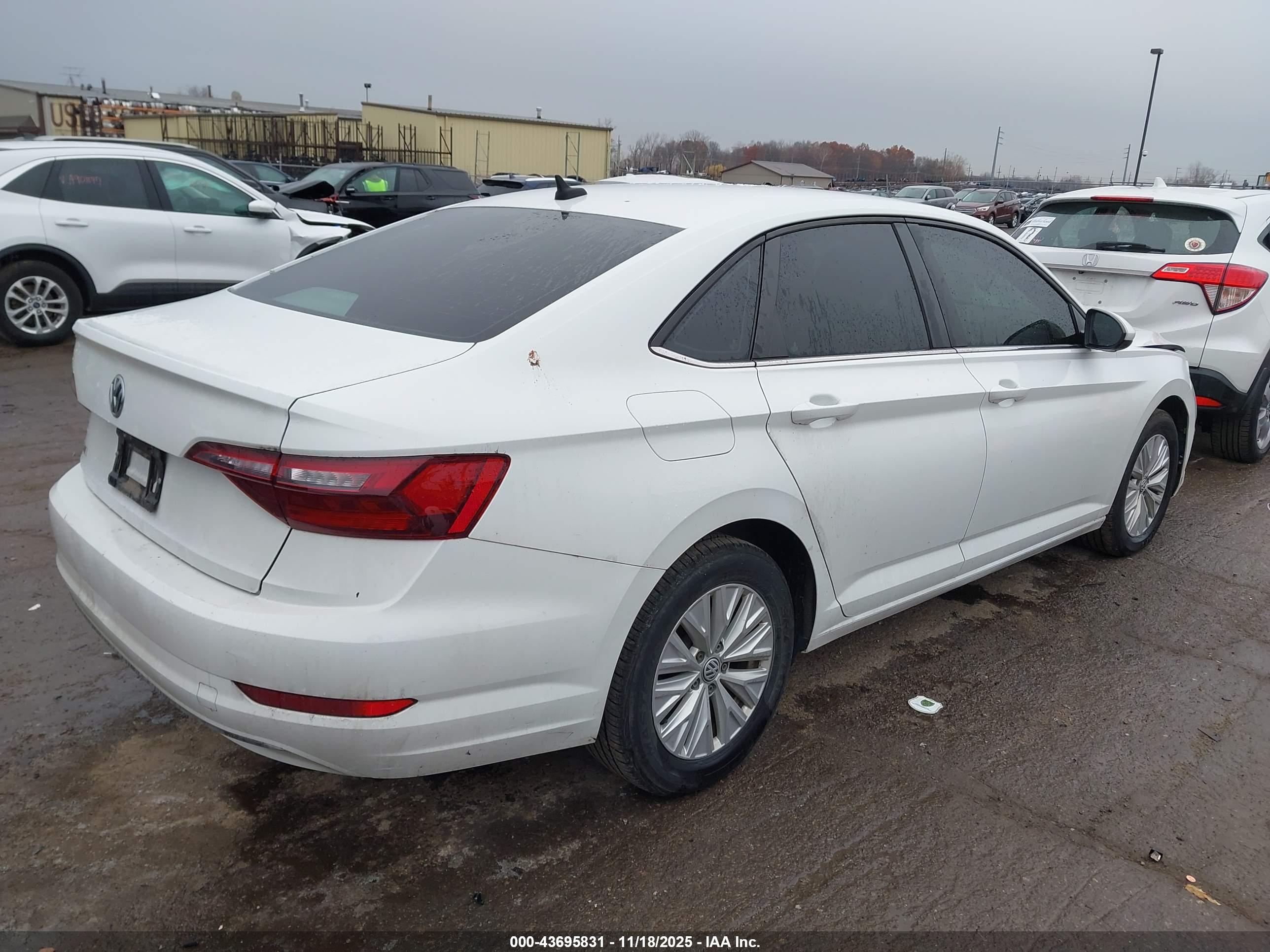 VOLKSWAGEN JETTA image 4