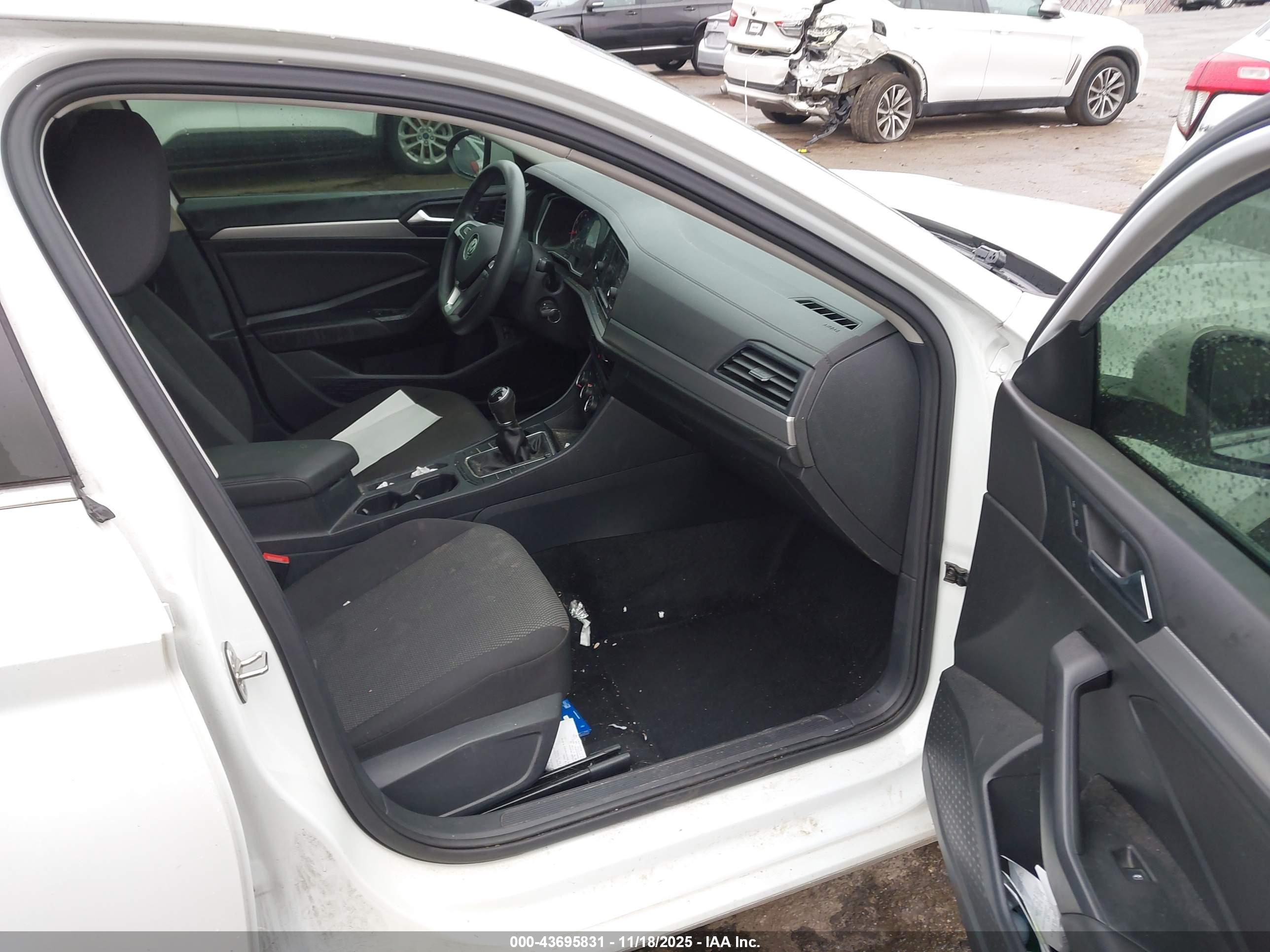 VOLKSWAGEN JETTA image 5