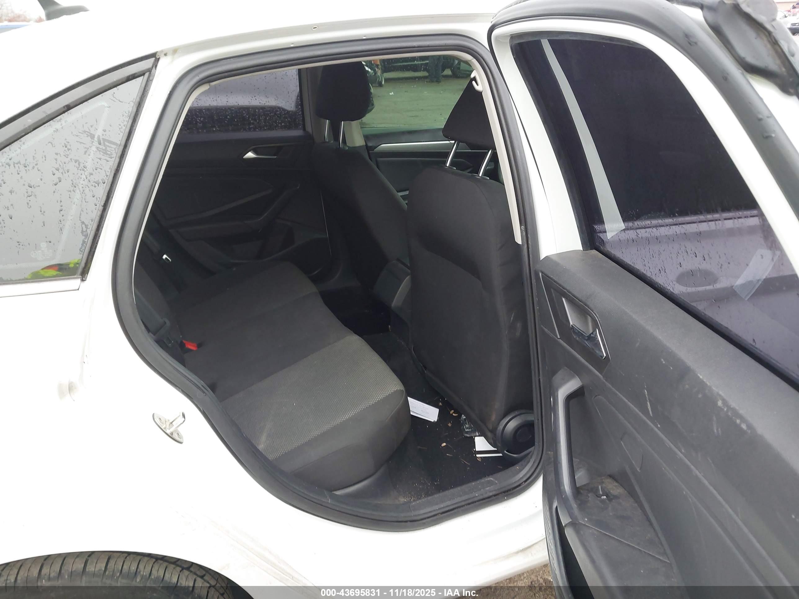 VOLKSWAGEN JETTA image 8