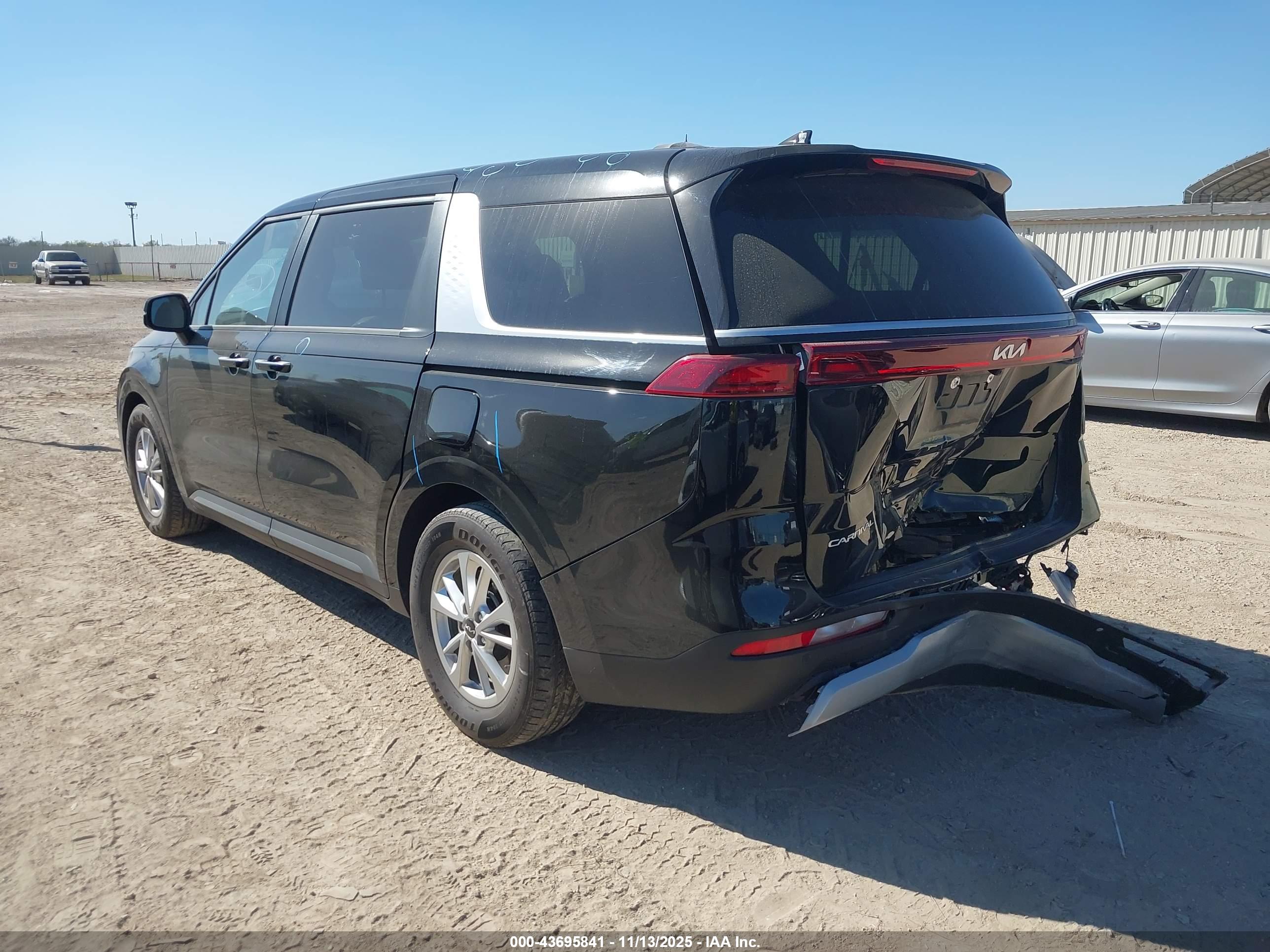KIA CARNIVAL image 3