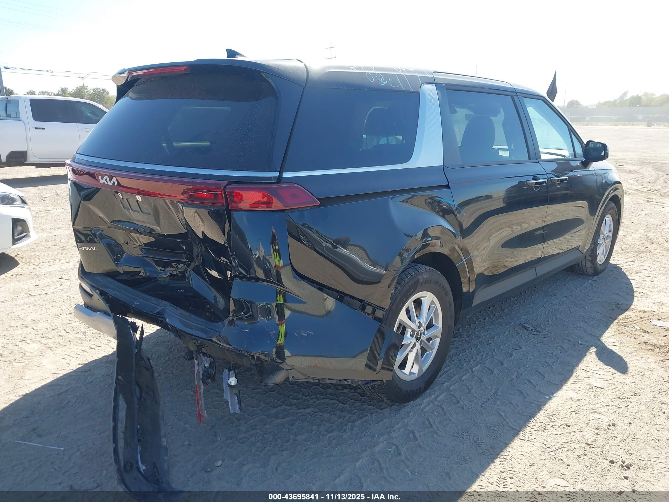KIA CARNIVAL image 4