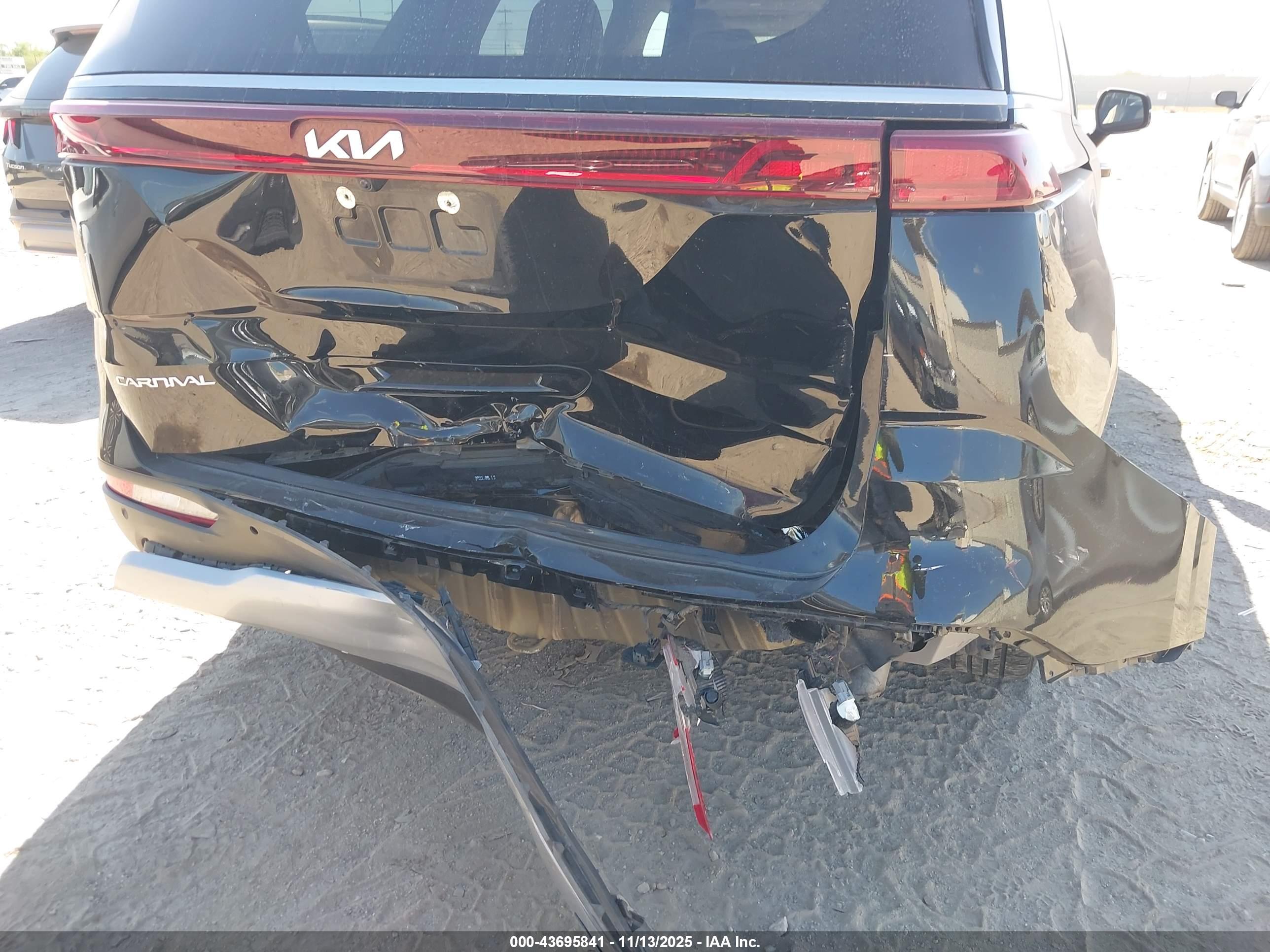 KIA CARNIVAL image 6