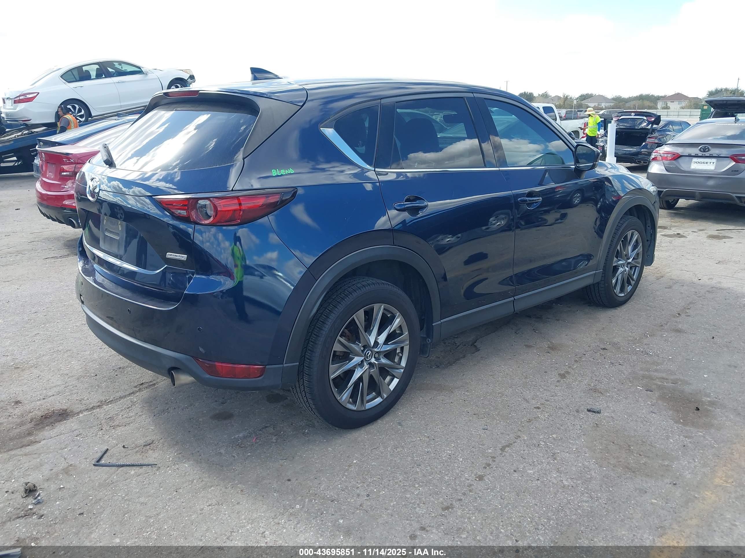 MAZDA CX-5 image 4
